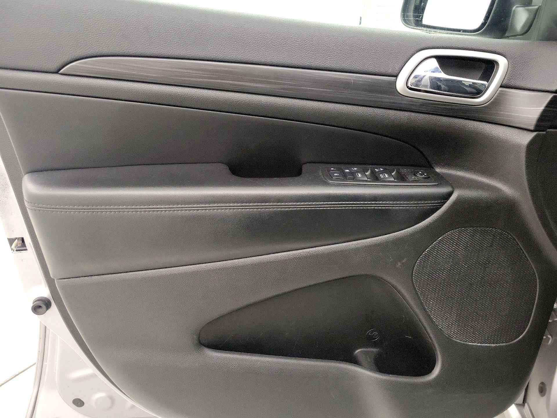 Thumbnail: 2019 Jeep Grand Cherokee - 12