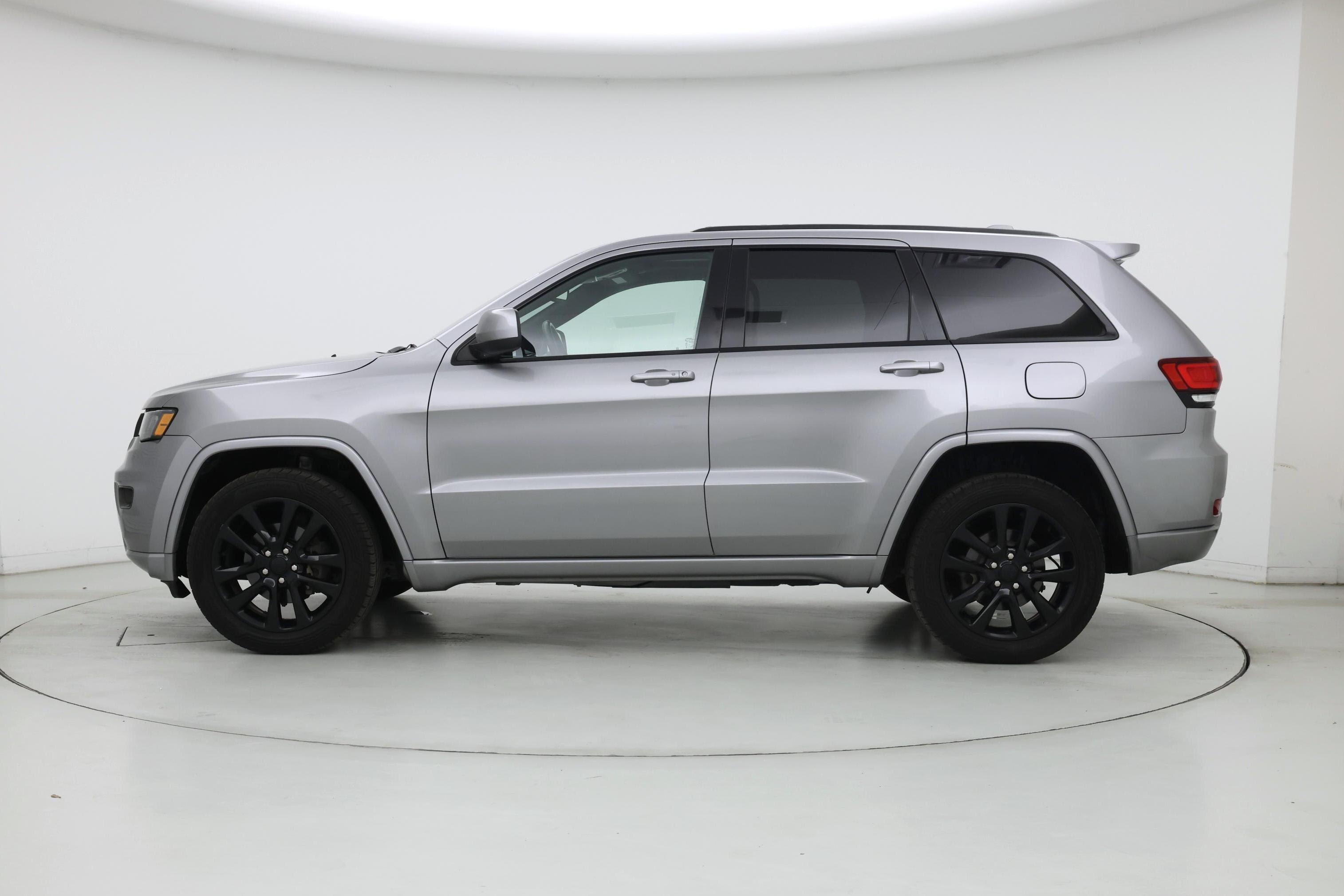 Thumbnail: 2019 Jeep Grand Cherokee - 3