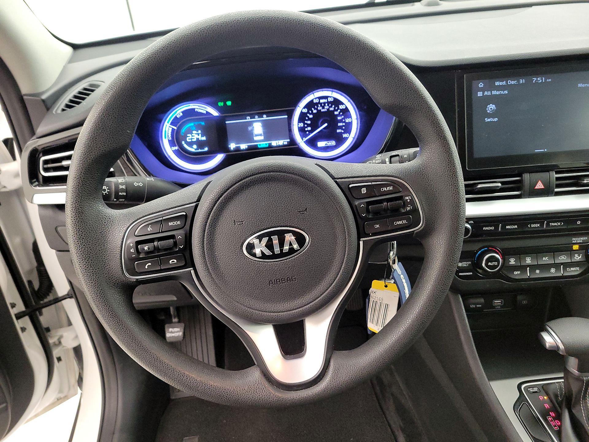 Thumbnail: 2020 Kia Niro - 10