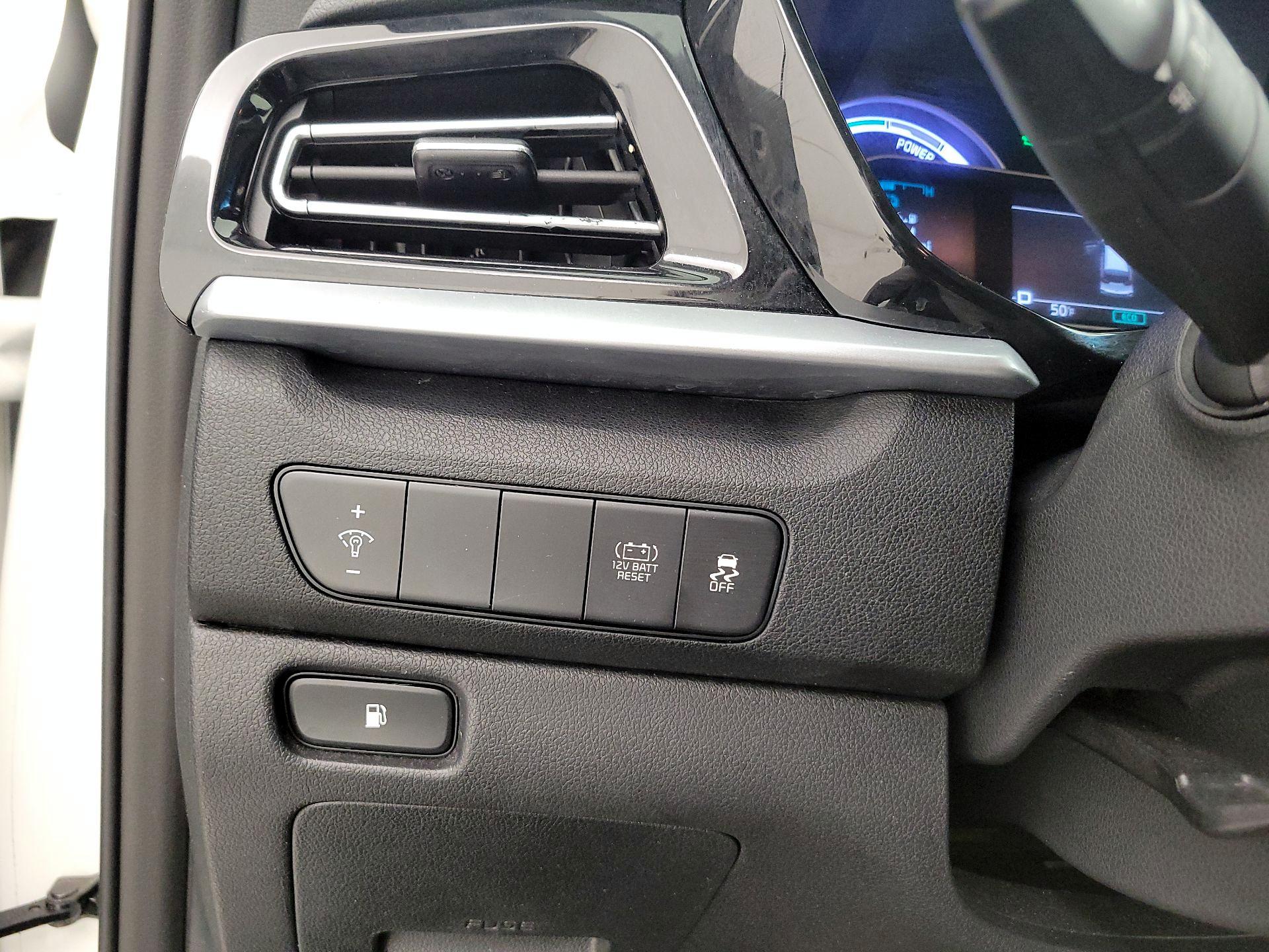 Thumbnail: 2020 Kia Niro - 13