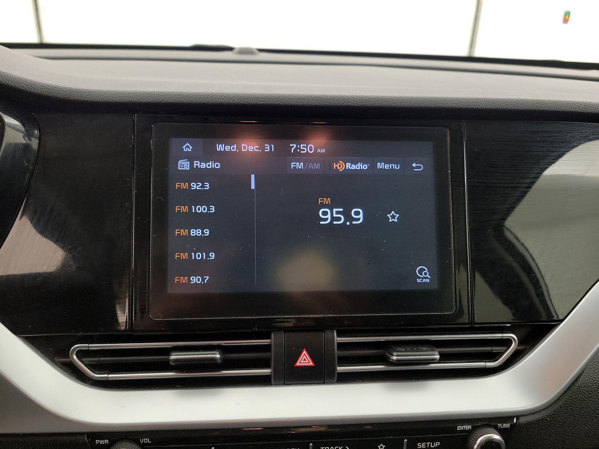 Thumbnail: 2020 Kia Niro - 15