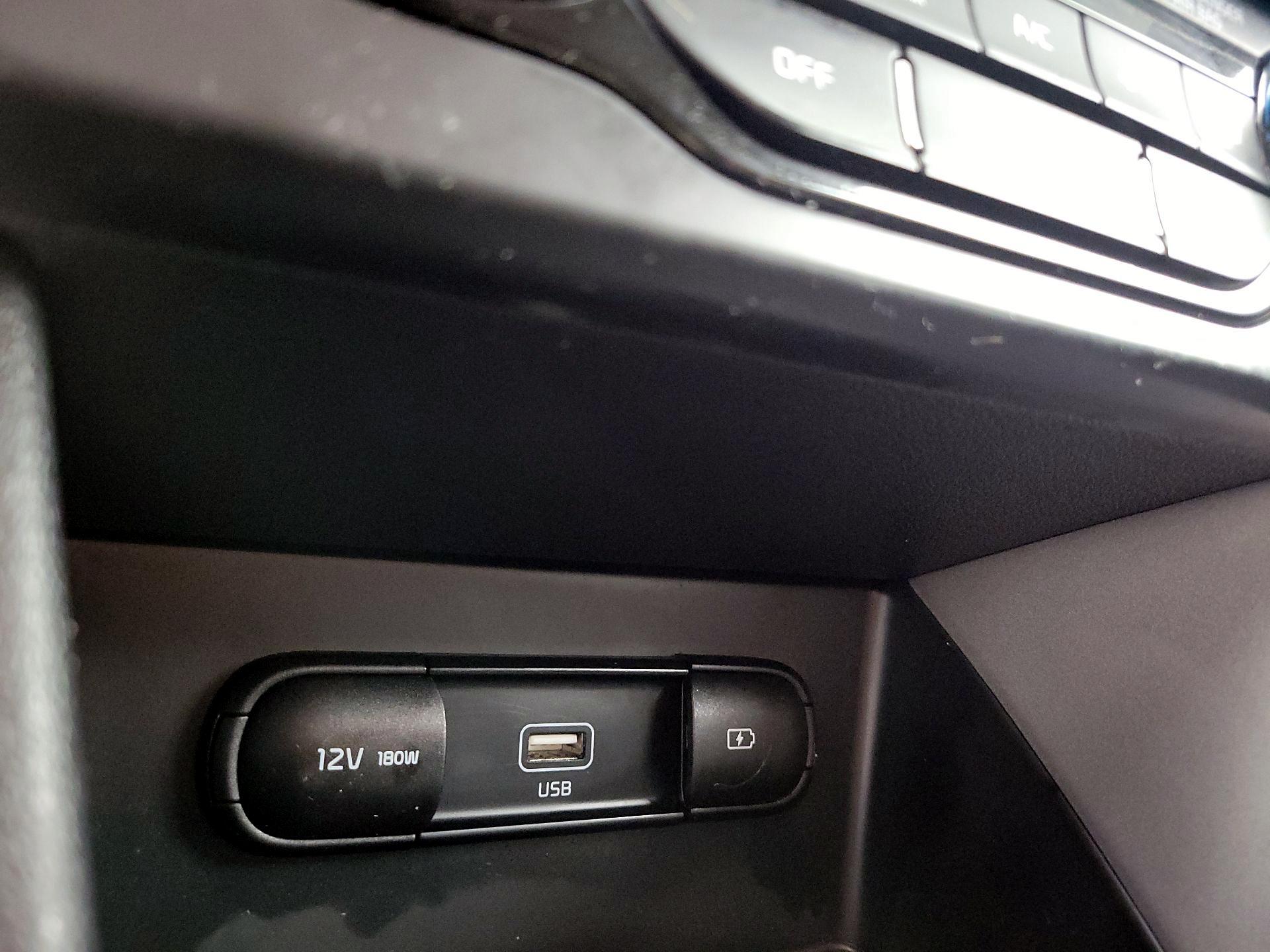 Thumbnail: 2020 Kia Niro - 18