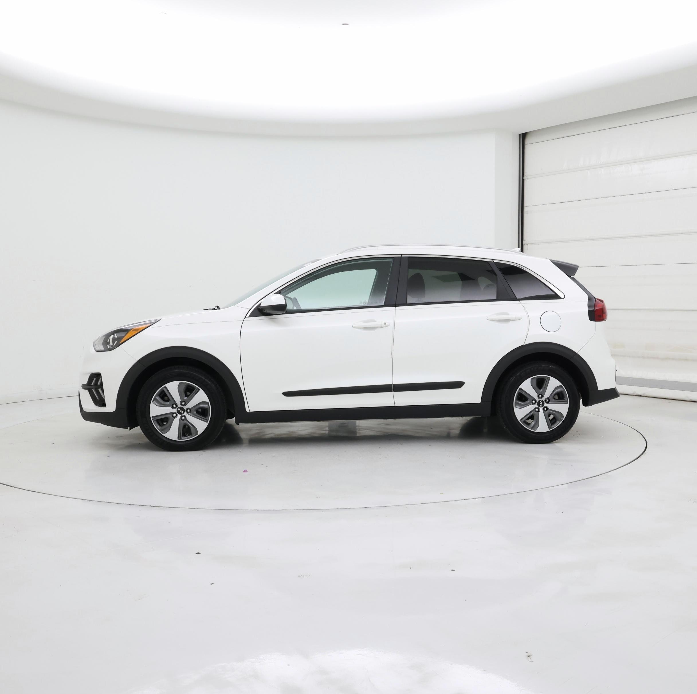 Thumbnail: 2020 Kia Niro - 3