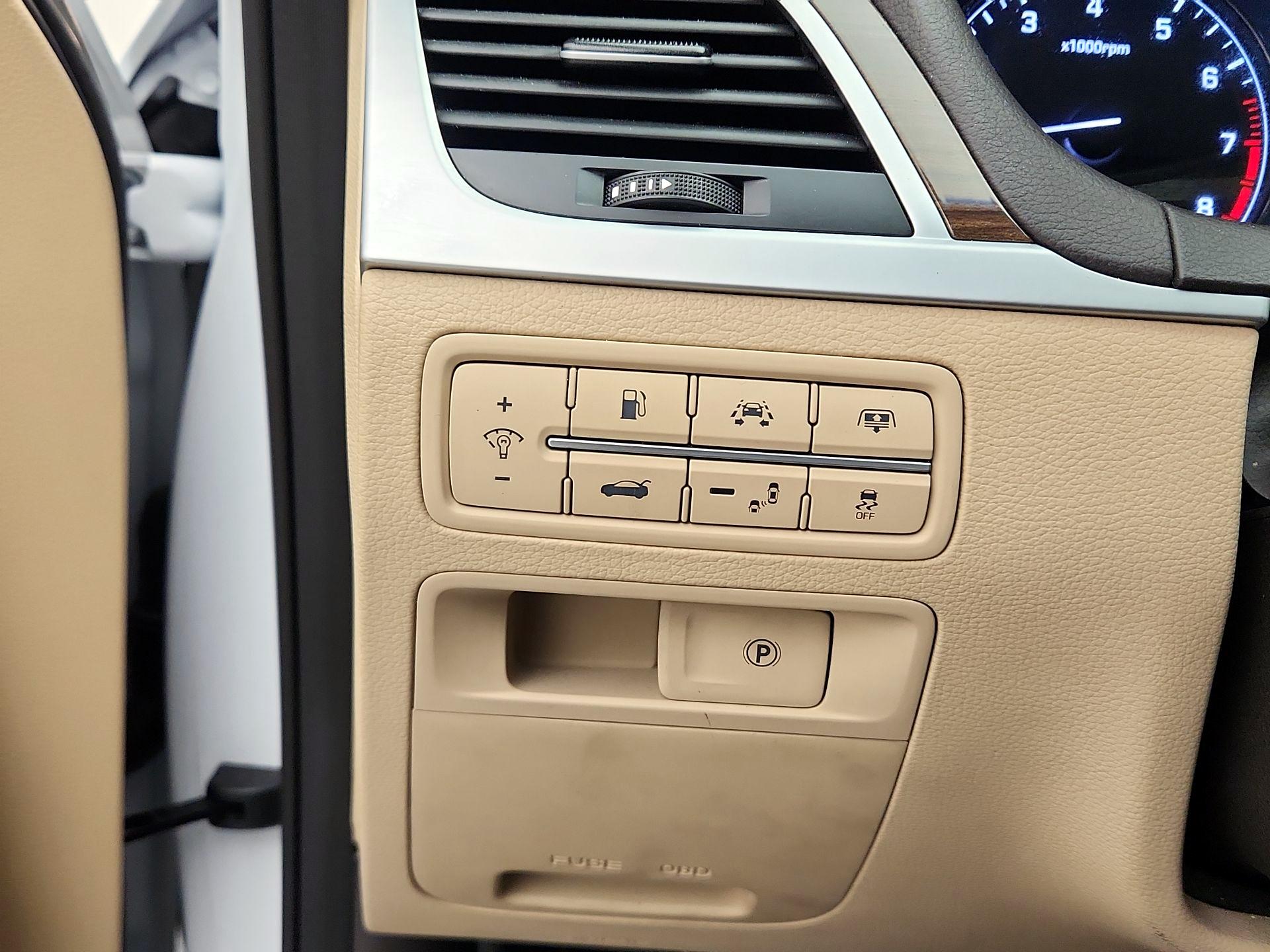 Thumbnail: 2017 Genesis G80 - 13