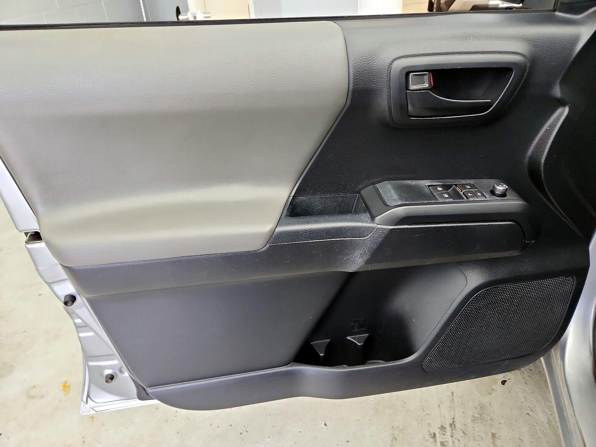 Thumbnail: 2018 Toyota Tacoma - 12