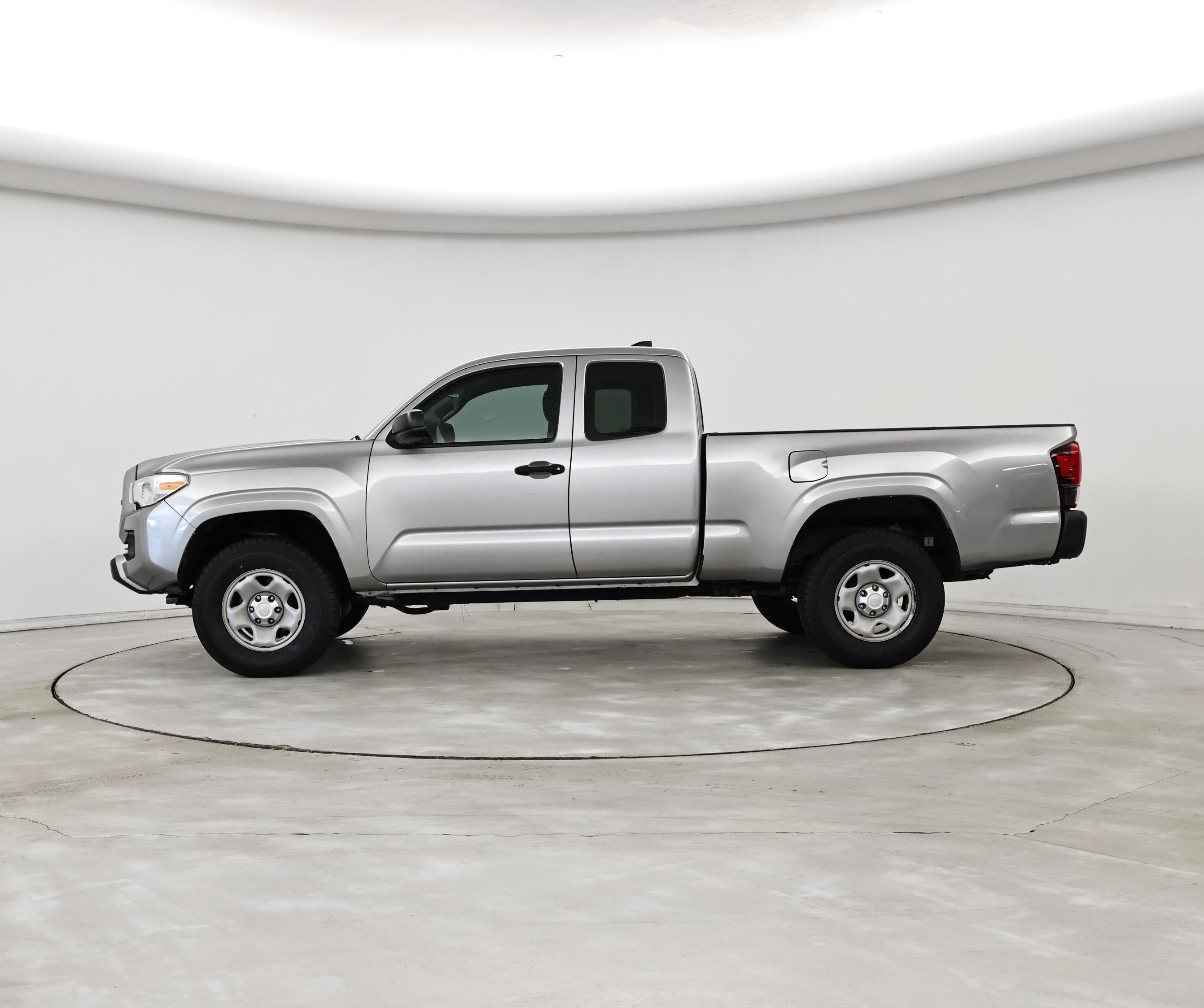 Thumbnail: 2018 Toyota Tacoma - 3