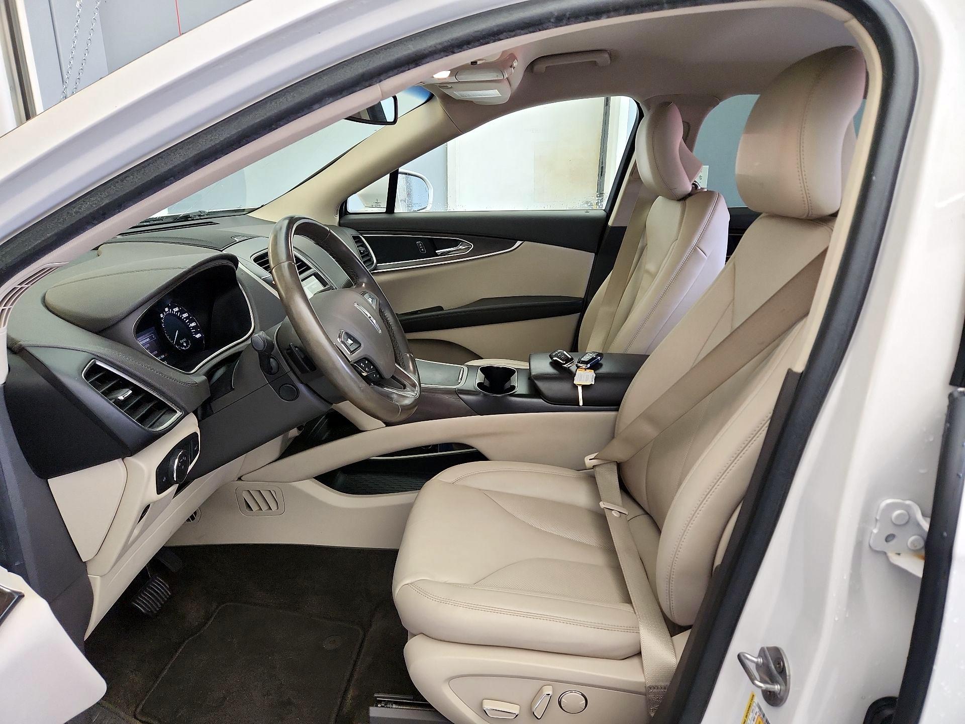 Thumbnail: 2017 Lincoln MKX - 11