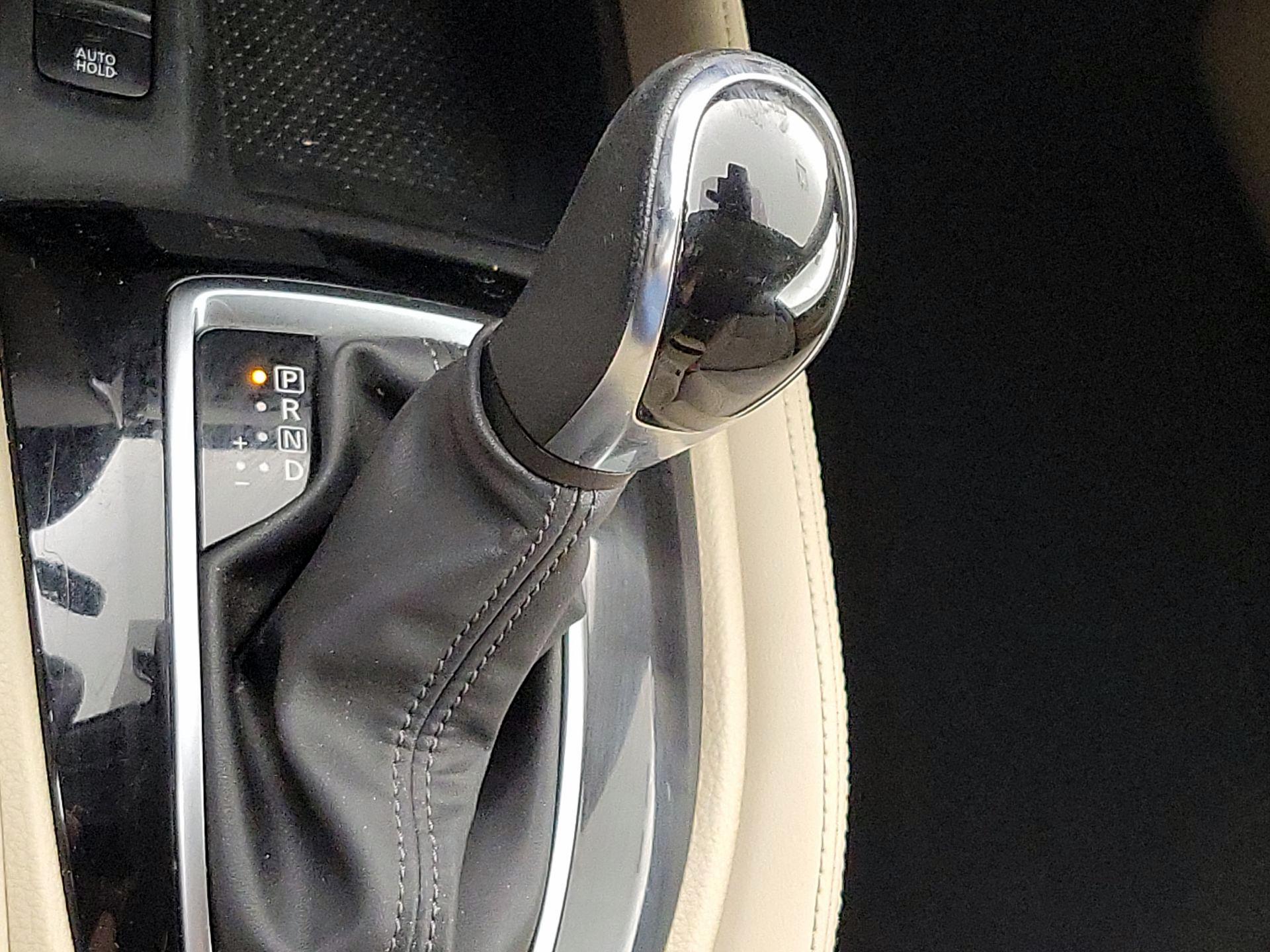 Thumbnail: 2018 Nissan Rogue - 18