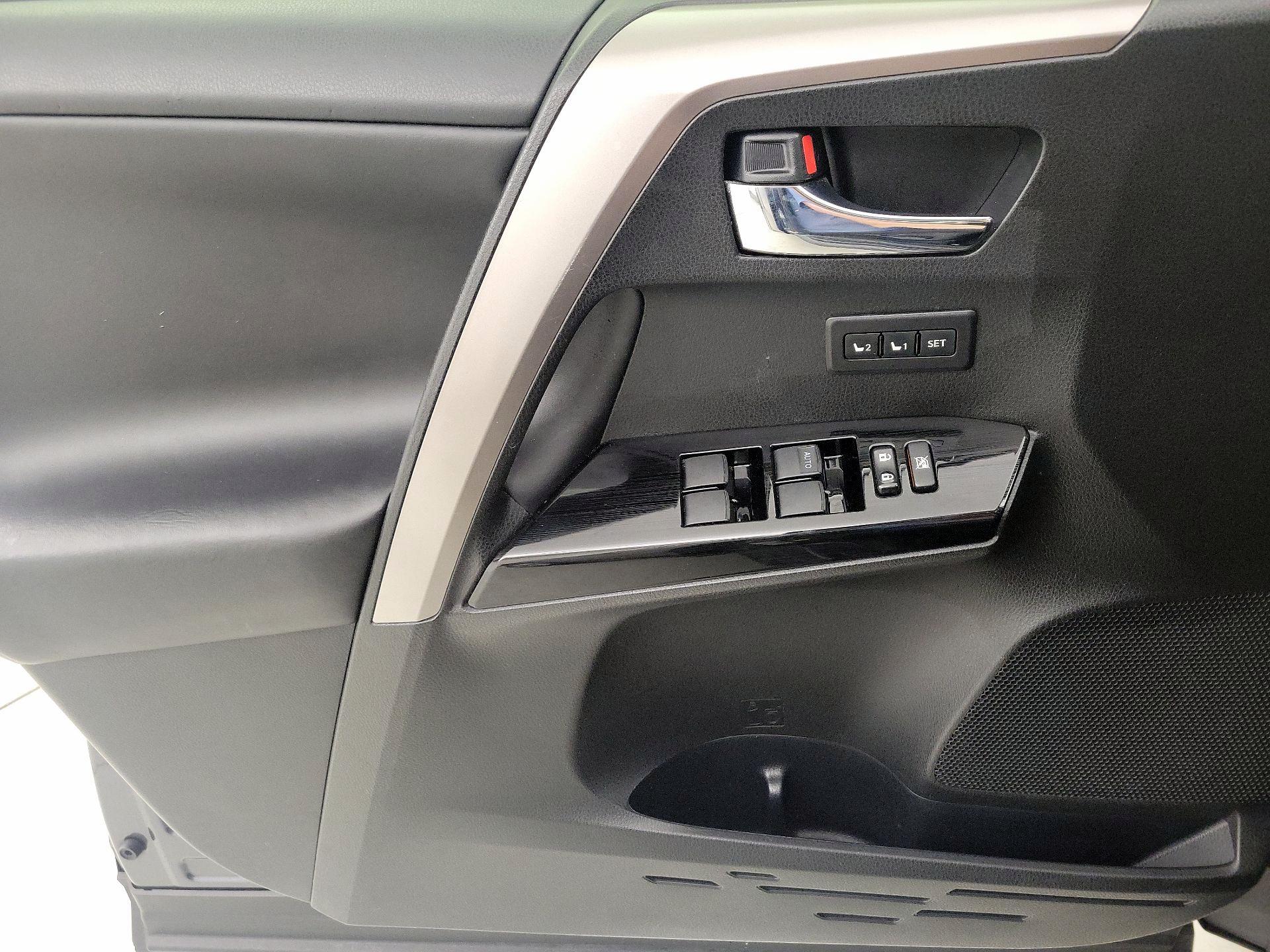 Thumbnail: 2018 Toyota RAV4 - 12