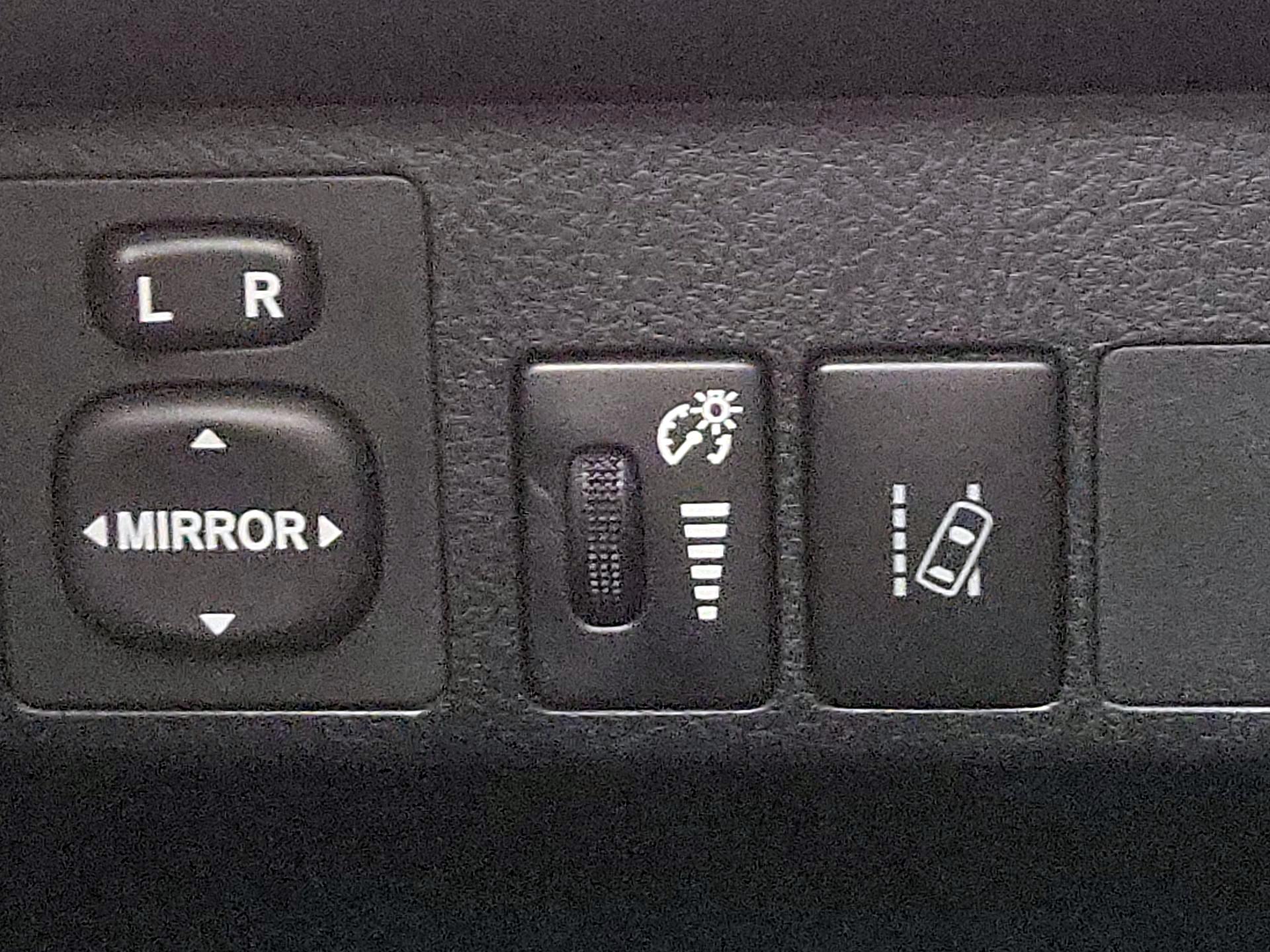 Thumbnail: 2018 Toyota RAV4 - 13