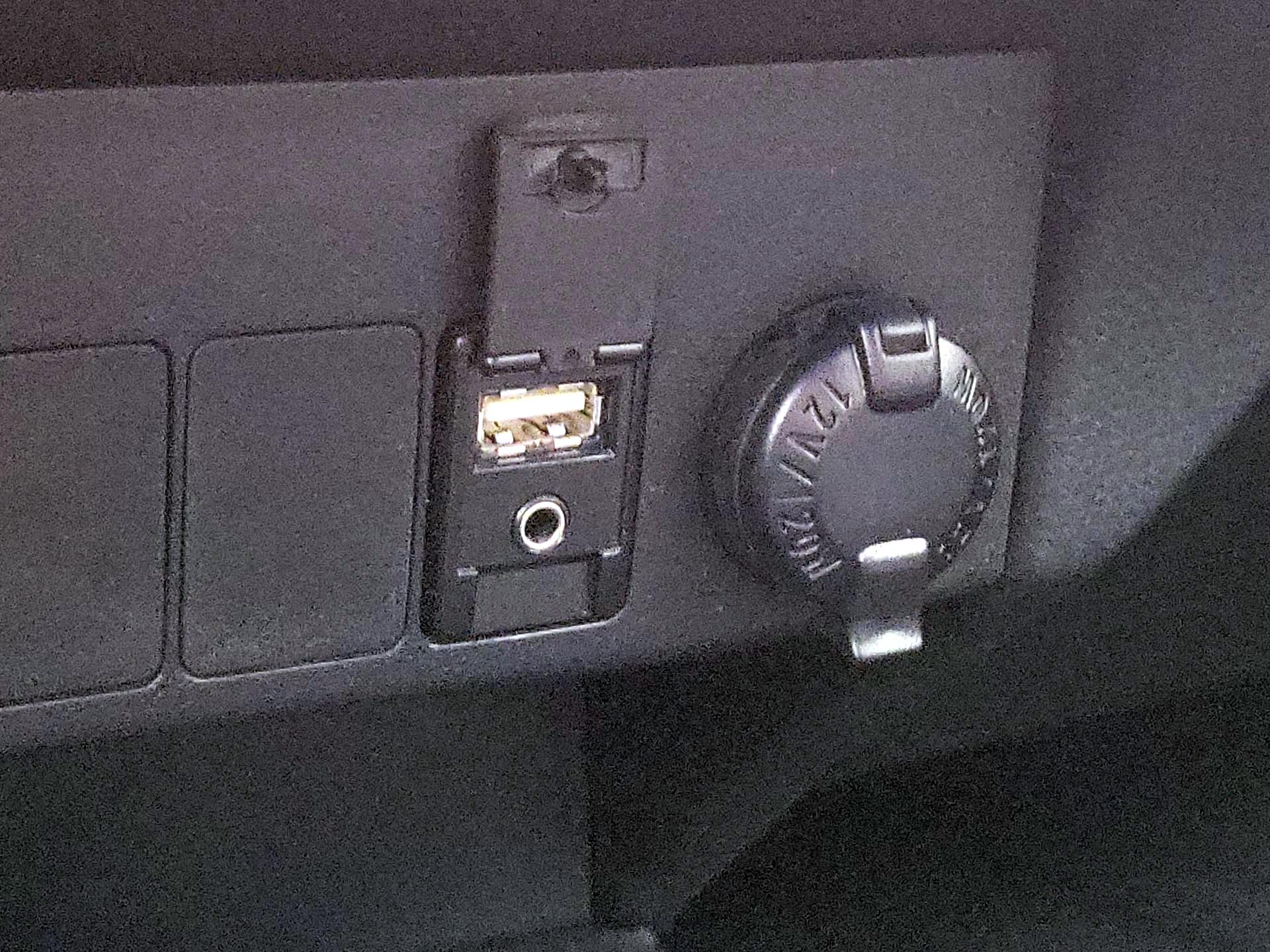 Thumbnail: 2018 Toyota RAV4 - 18