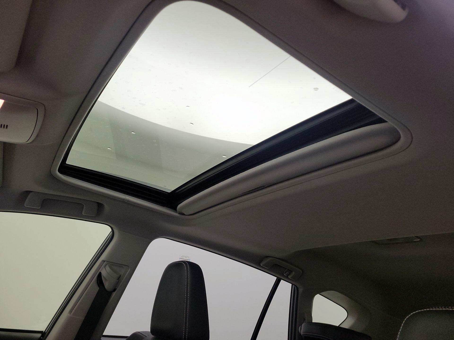 Thumbnail: 2018 Toyota RAV4 - 19