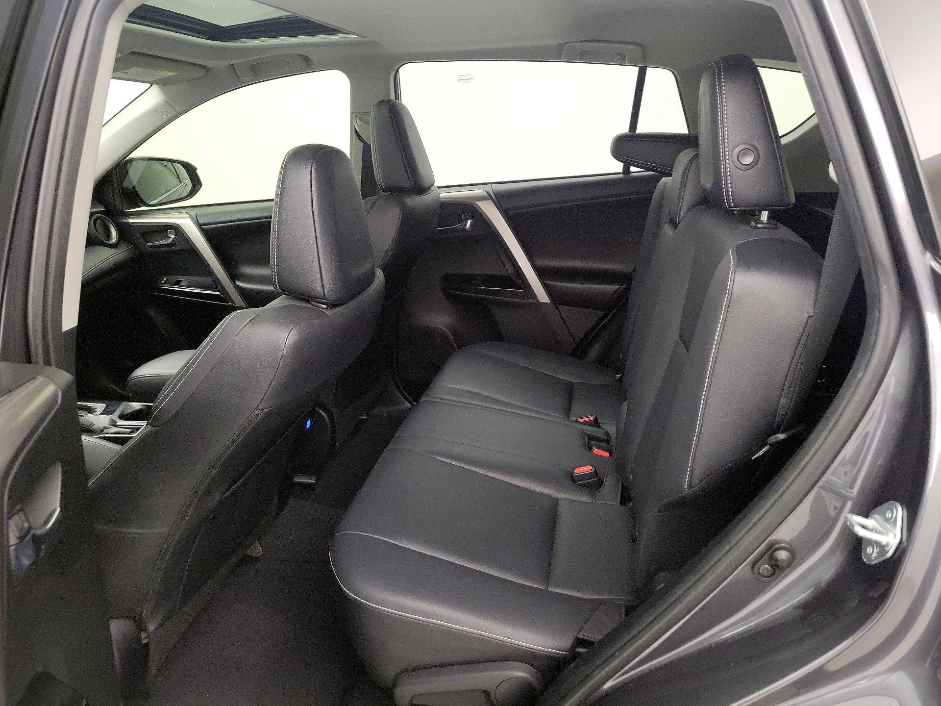 Thumbnail: 2018 Toyota RAV4 - 20