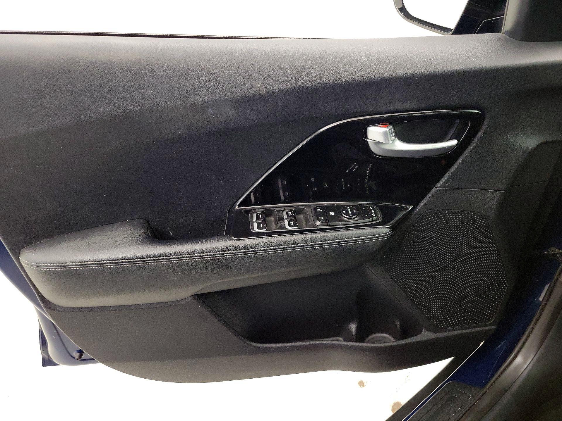 Thumbnail: 2019 Kia Niro - 12