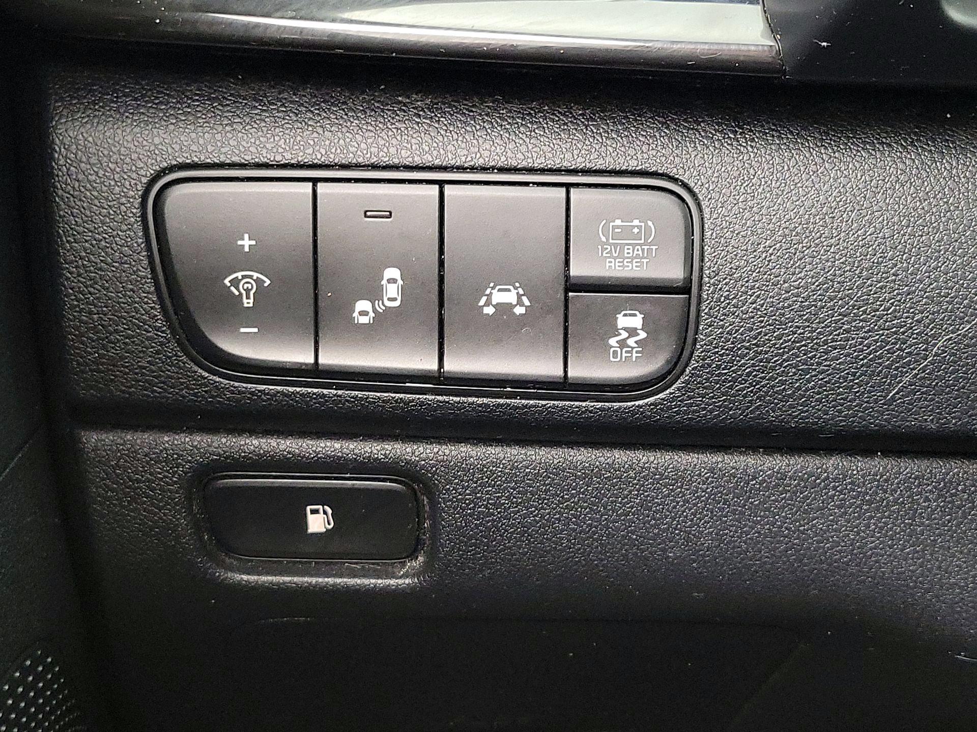 Thumbnail: 2019 Kia Niro - 13