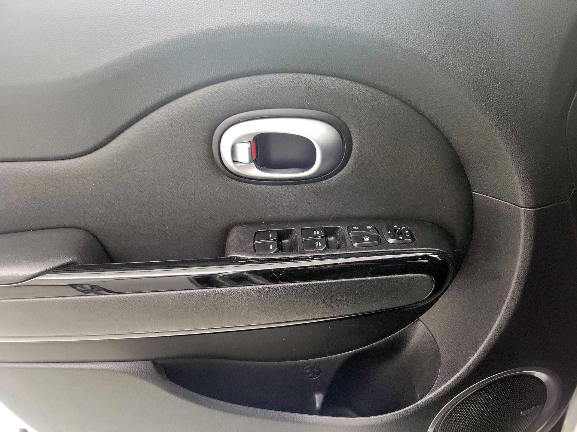 Thumbnail: 2015 Kia Soul - 12