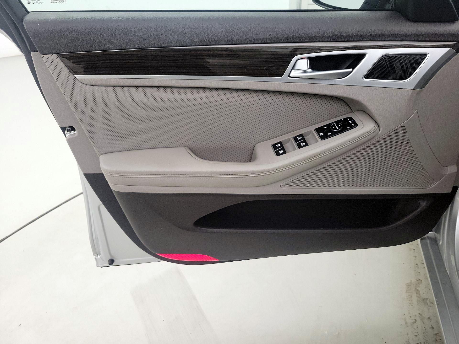 Thumbnail: 2015 Hyundai Genesis - 12