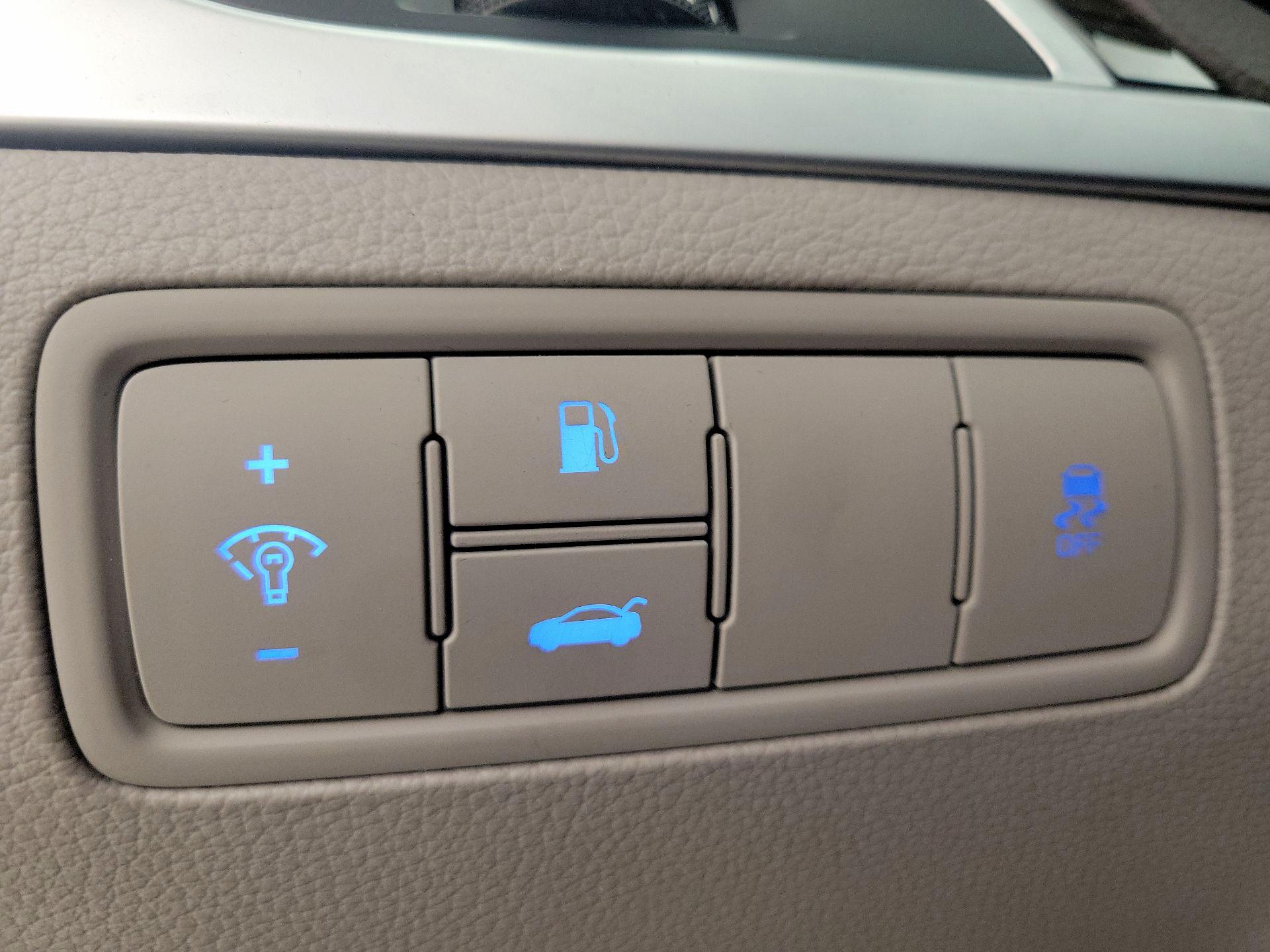 Thumbnail: 2015 Hyundai Genesis - 13