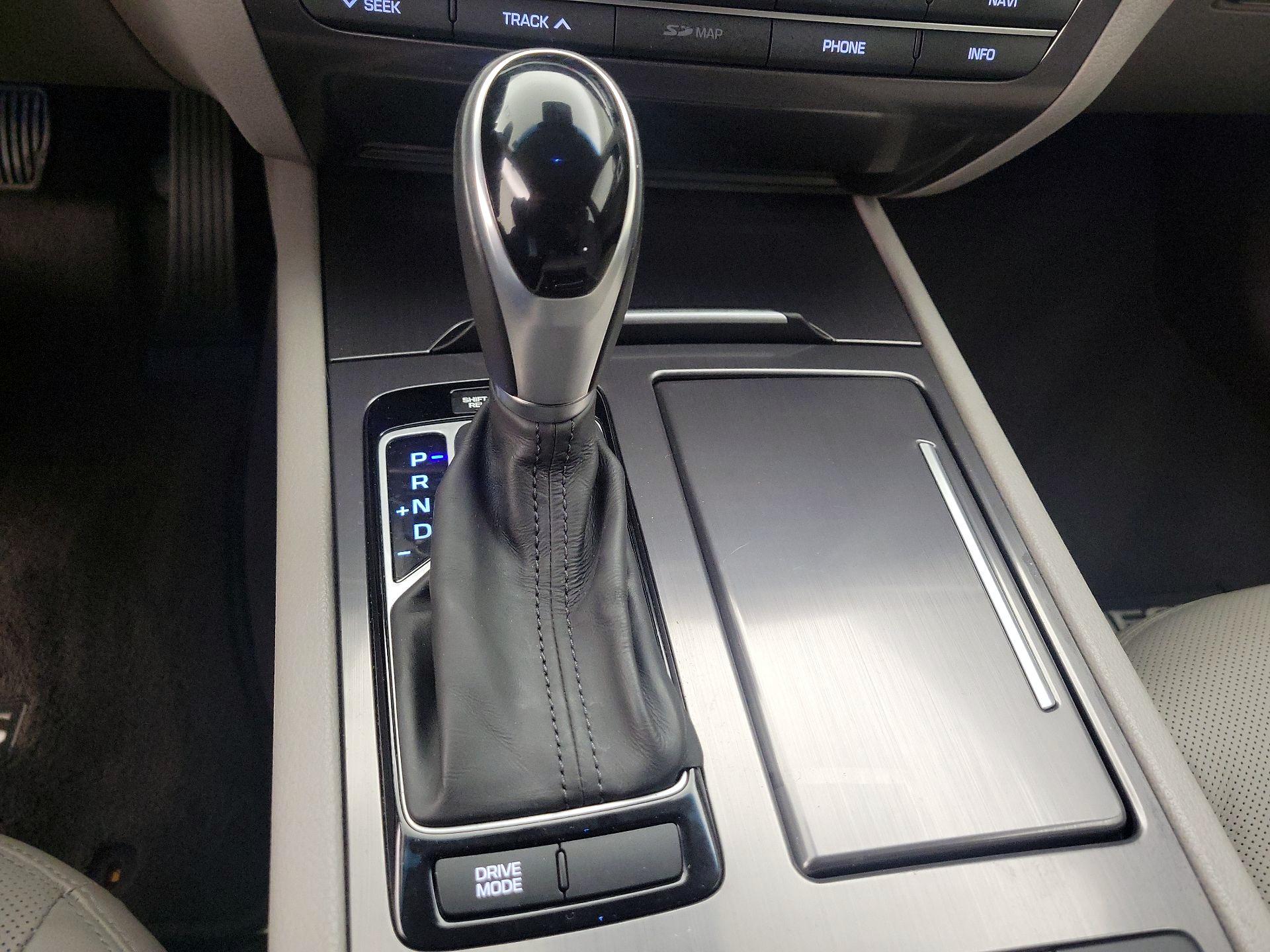 Thumbnail: 2015 Hyundai Genesis - 18