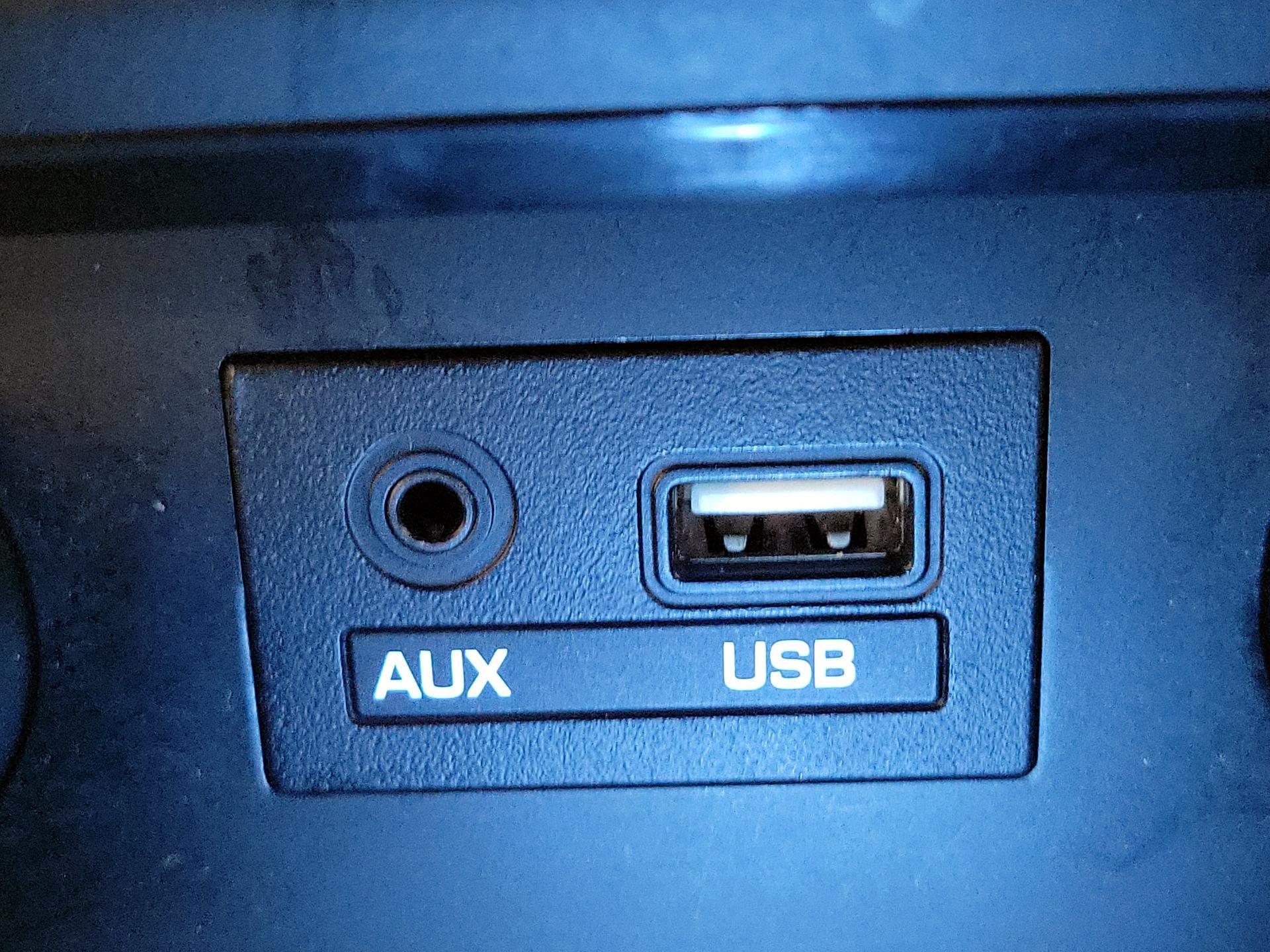 Thumbnail: 2015 Hyundai Genesis - 19