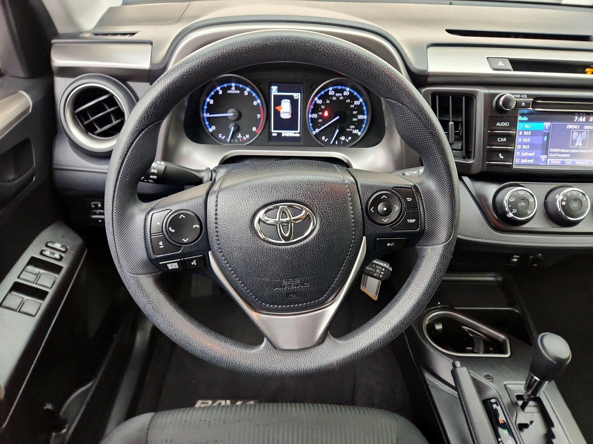 Thumbnail: 2018 Toyota RAV4 - 10