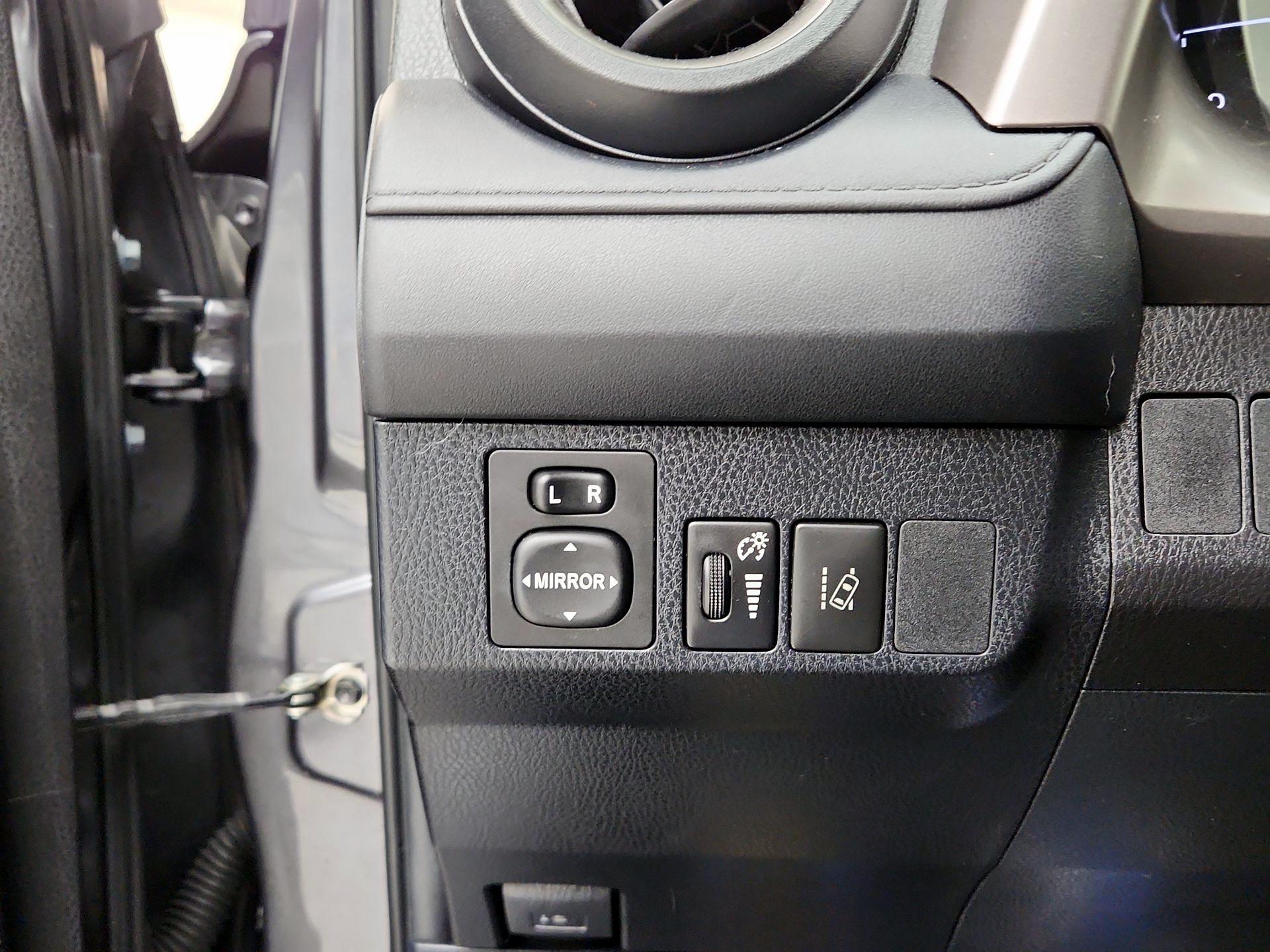 Thumbnail: 2018 Toyota RAV4 - 13