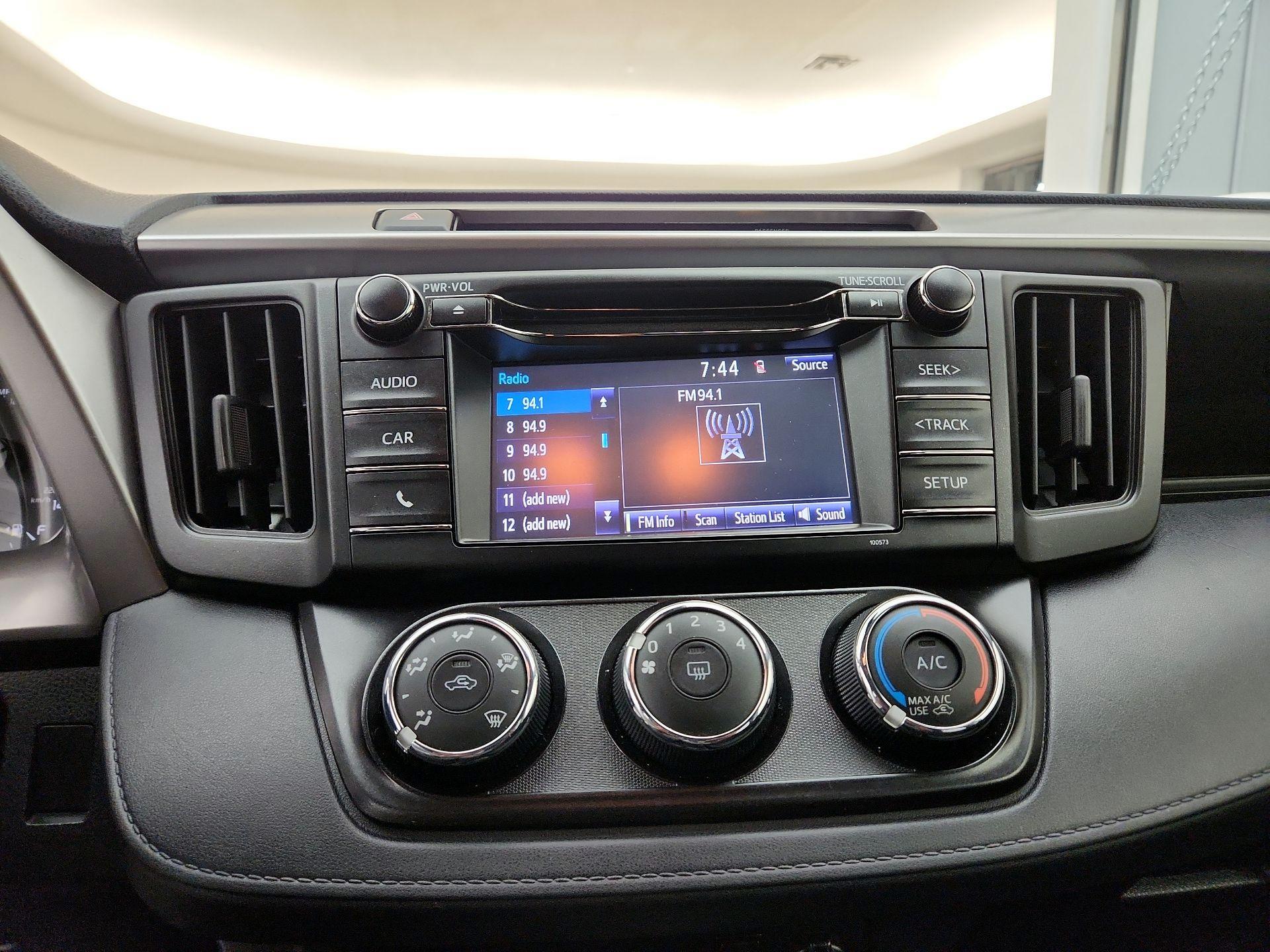 Thumbnail: 2018 Toyota RAV4 - 15