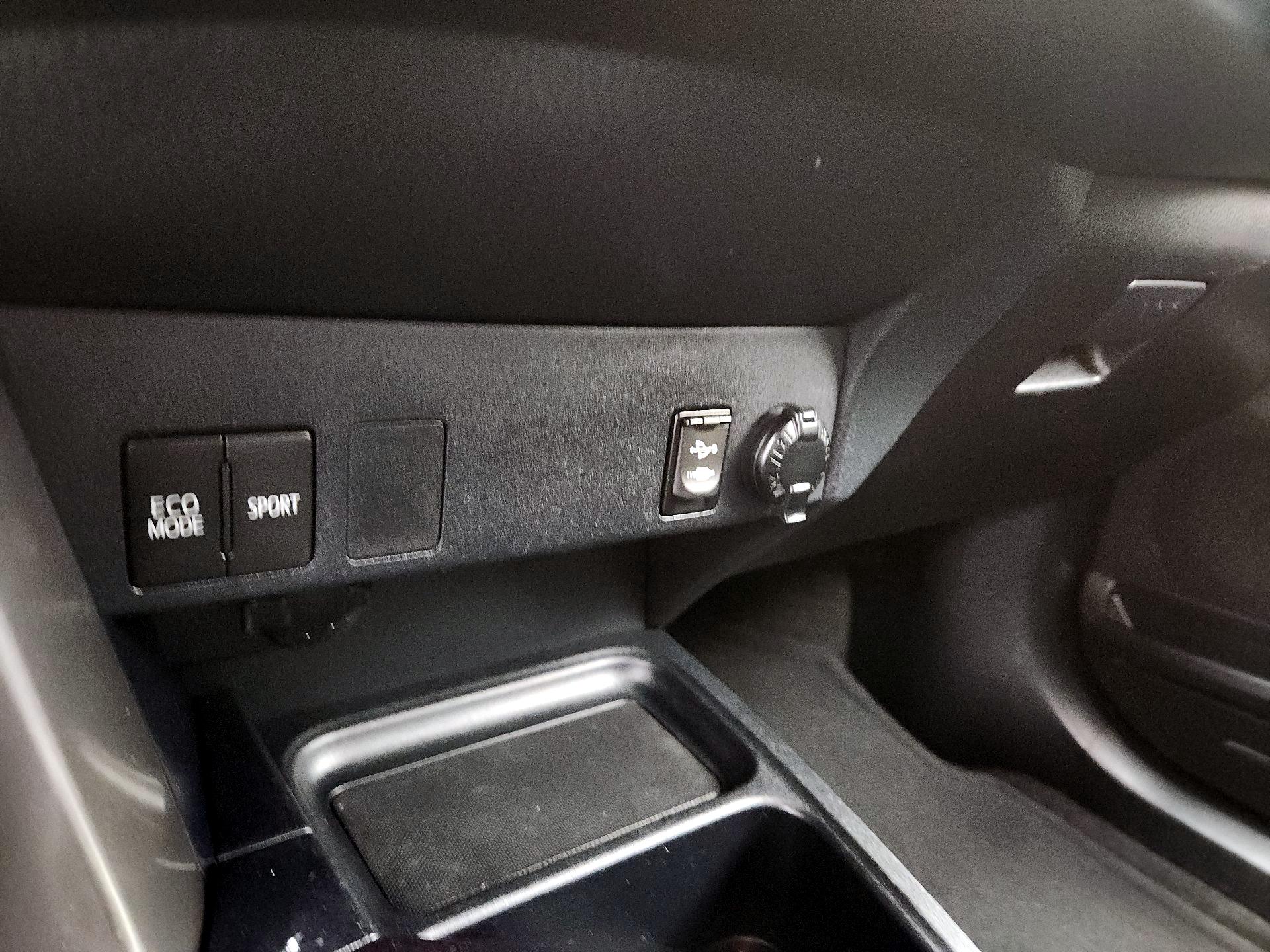 Thumbnail: 2018 Toyota RAV4 - 18