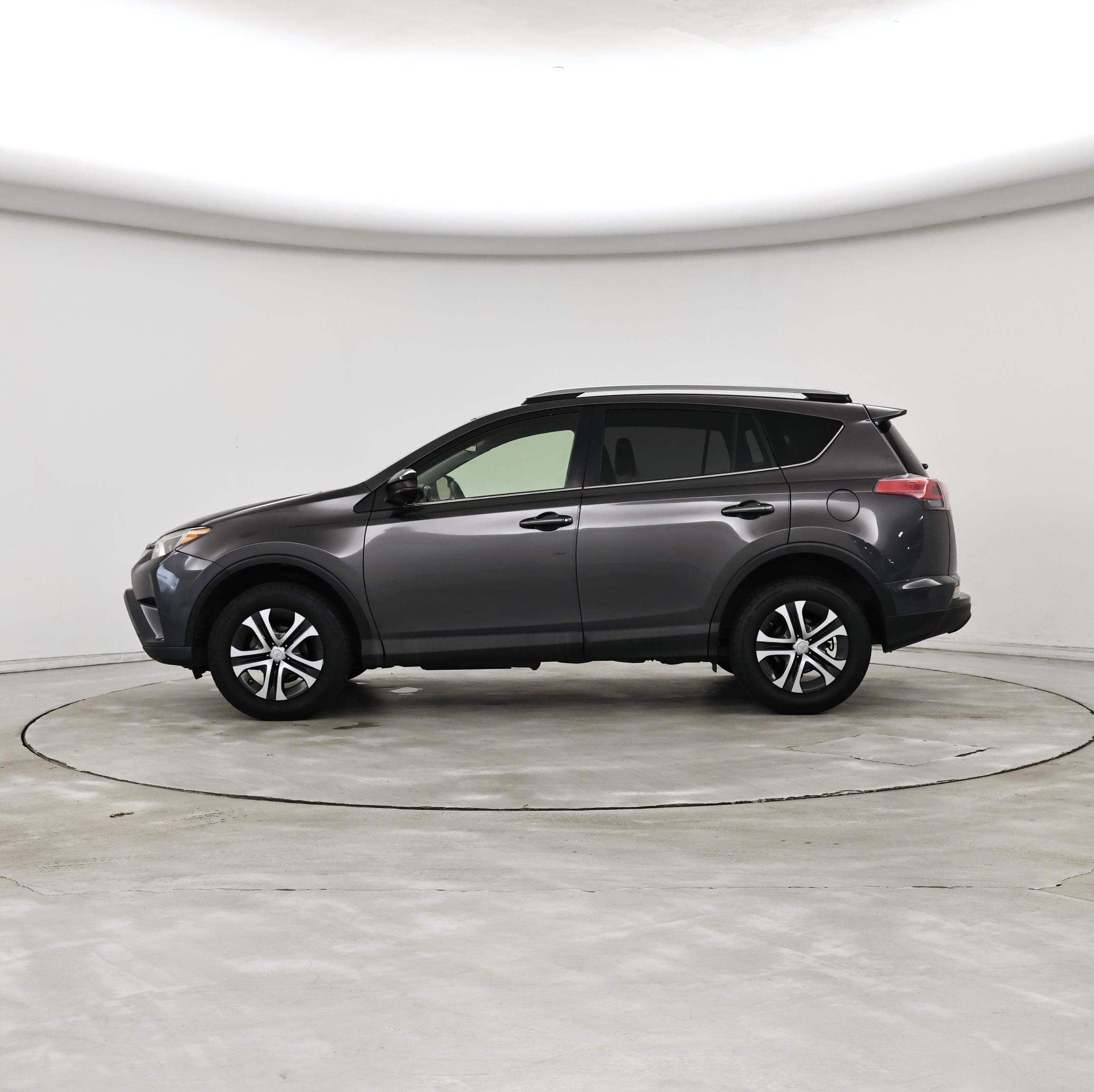 Thumbnail: 2018 Toyota RAV4 - 3