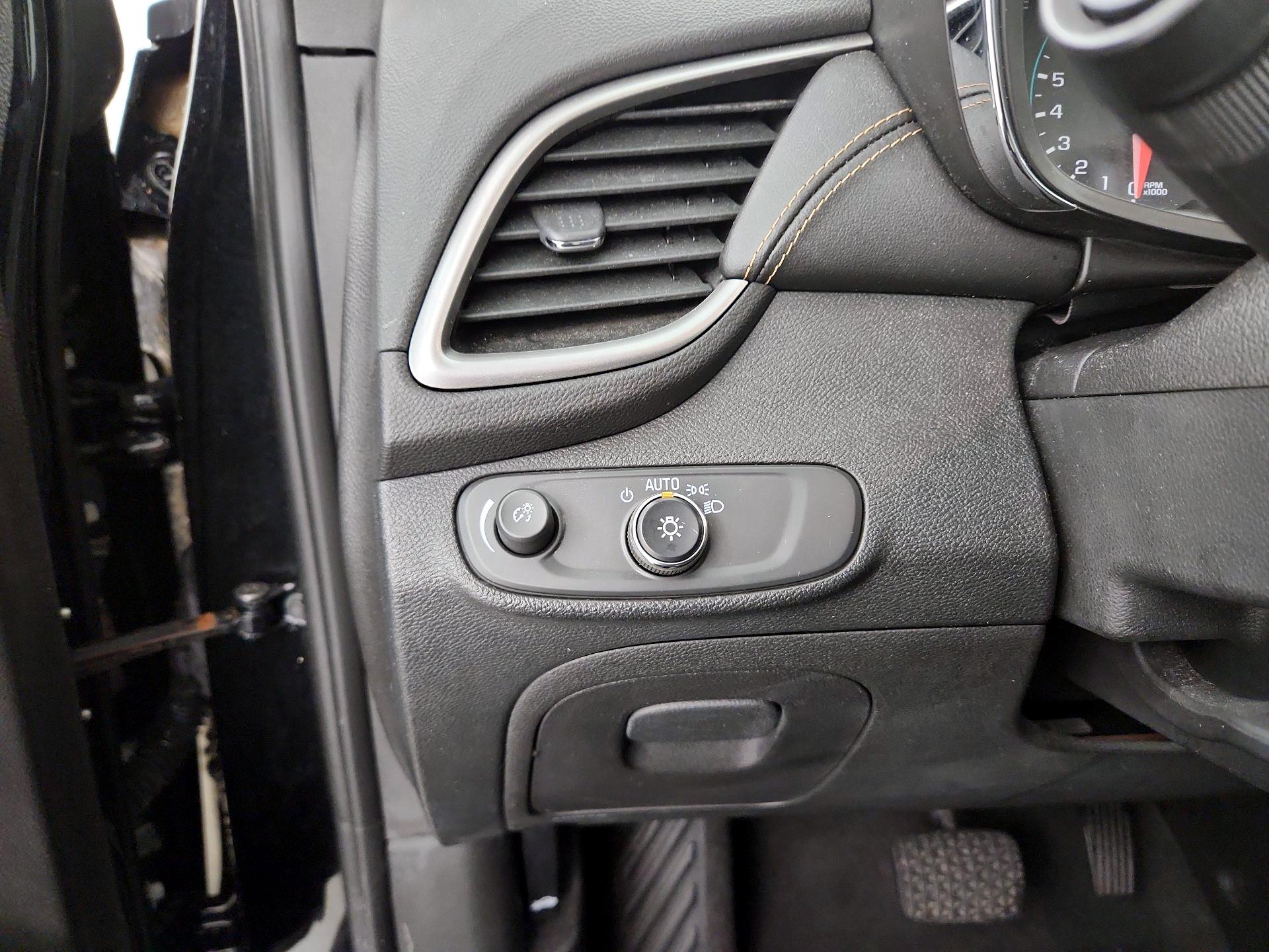 Thumbnail: 2018 Chevrolet Trax - 13