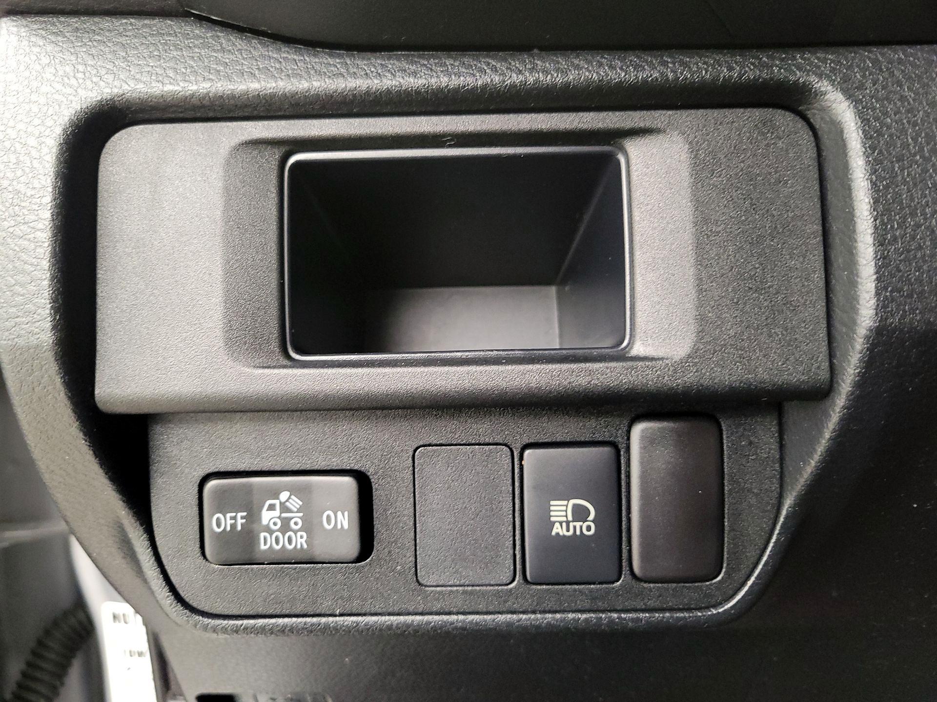 Thumbnail: 2018 Toyota Tacoma - 13