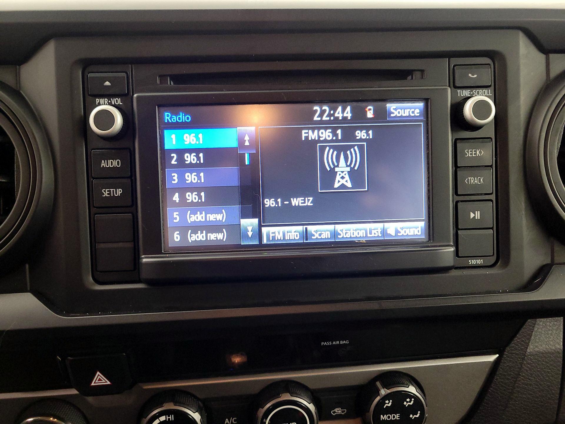 Thumbnail: 2018 Toyota Tacoma - 15