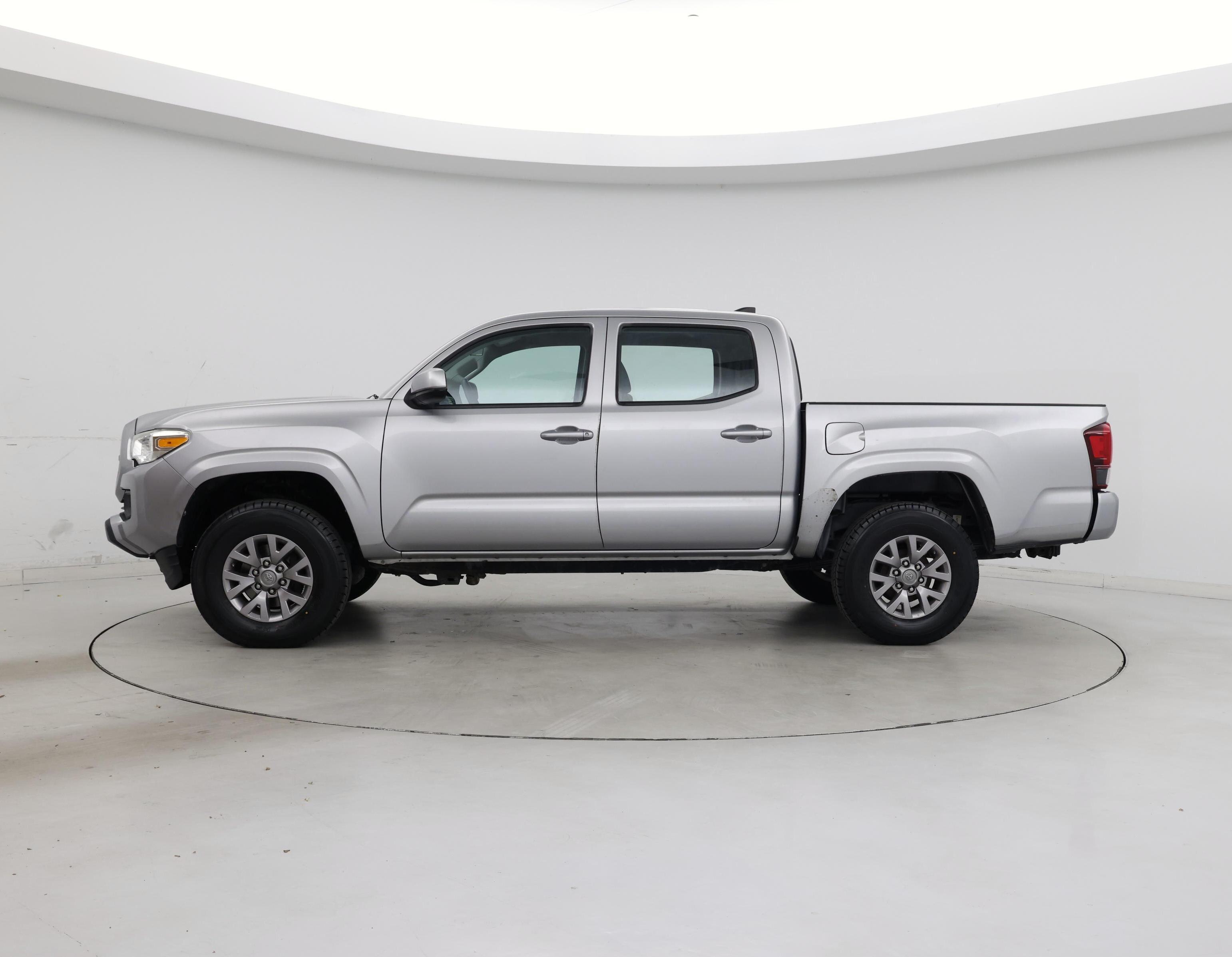 Thumbnail: 2018 Toyota Tacoma - 3