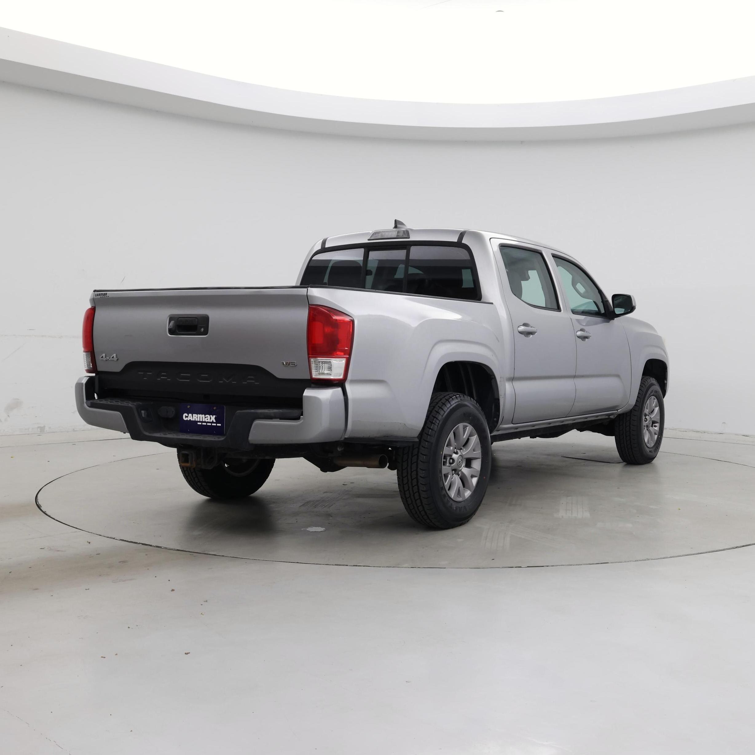 Thumbnail: 2018 Toyota Tacoma - 8