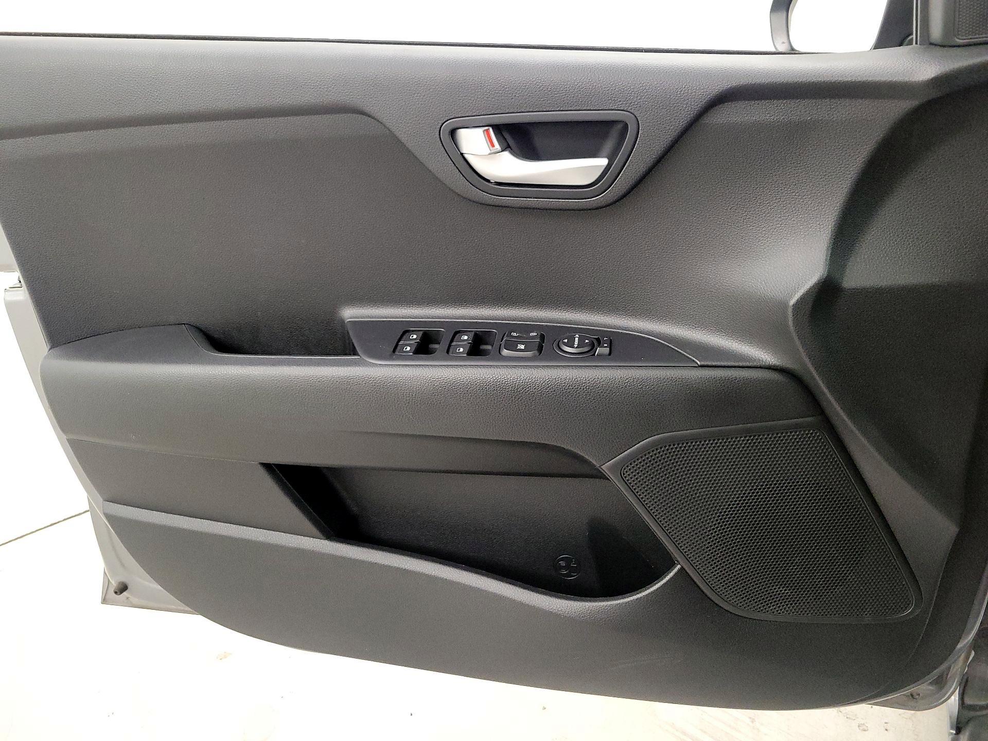 Thumbnail: 2021 Kia Rio - 12