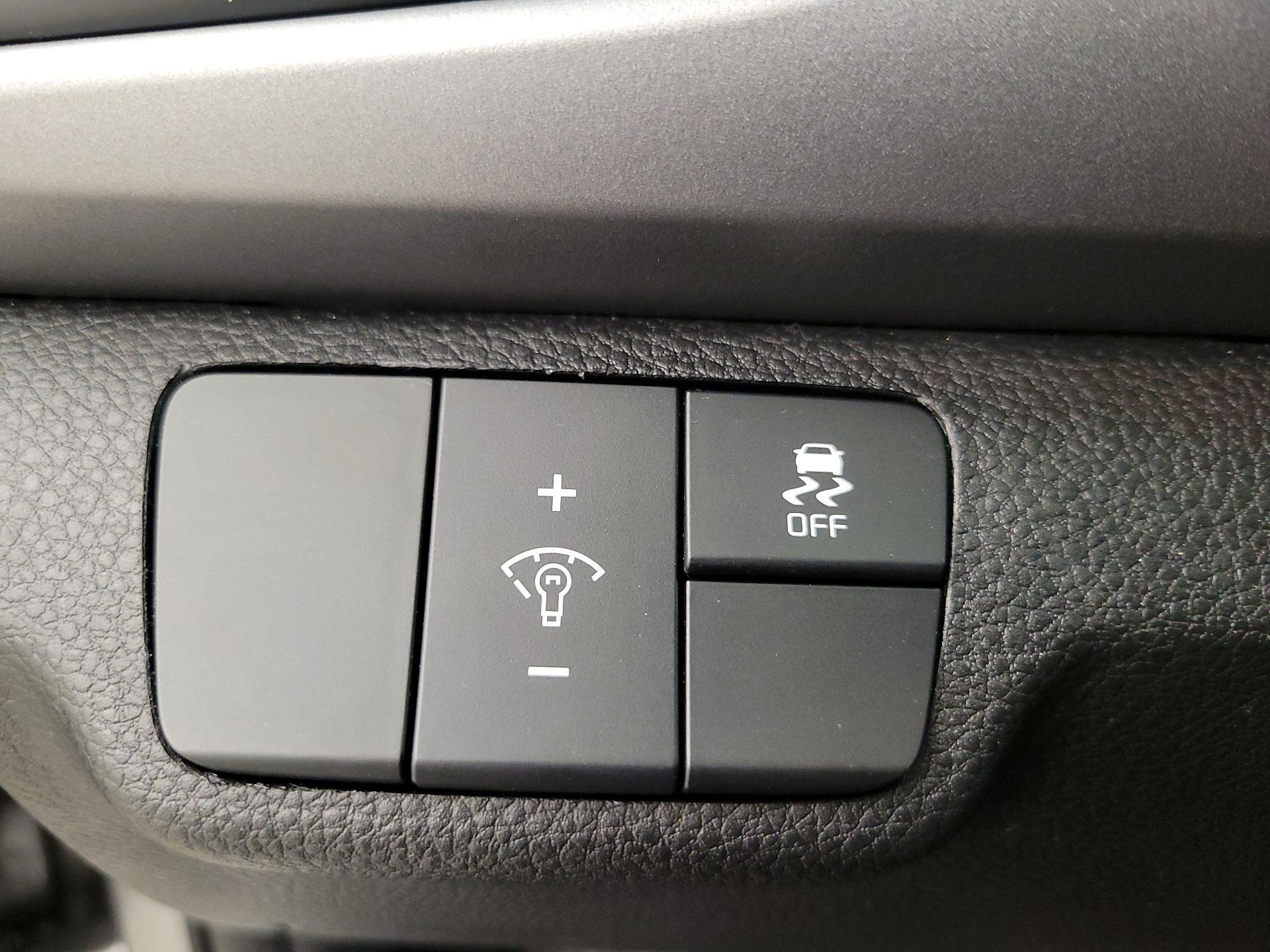 Thumbnail: 2021 Kia Rio - 13