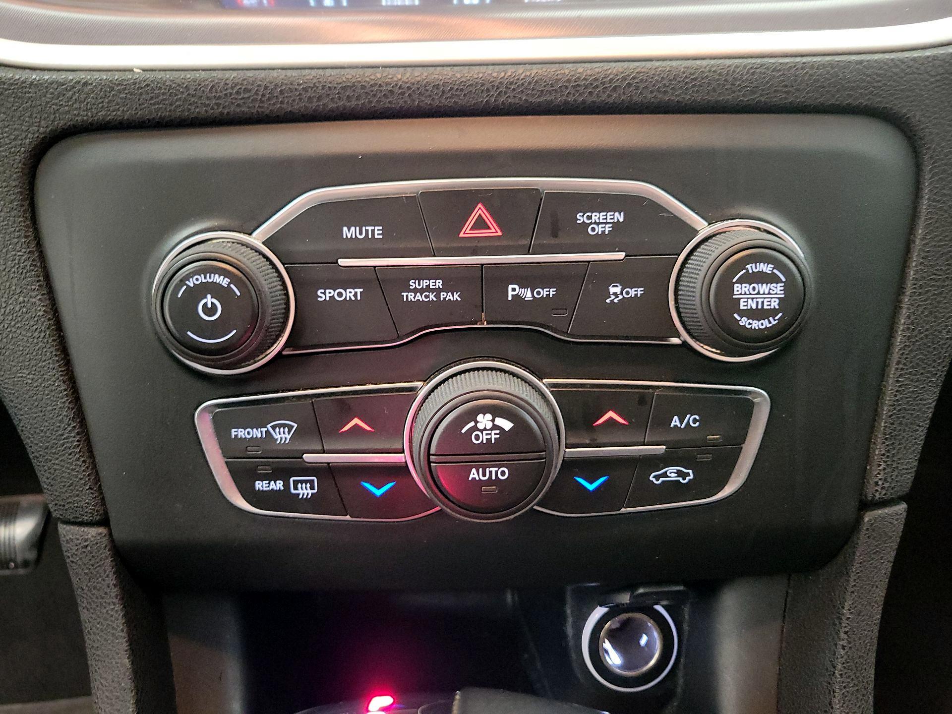 Thumbnail: 2019 Dodge Charger - 16