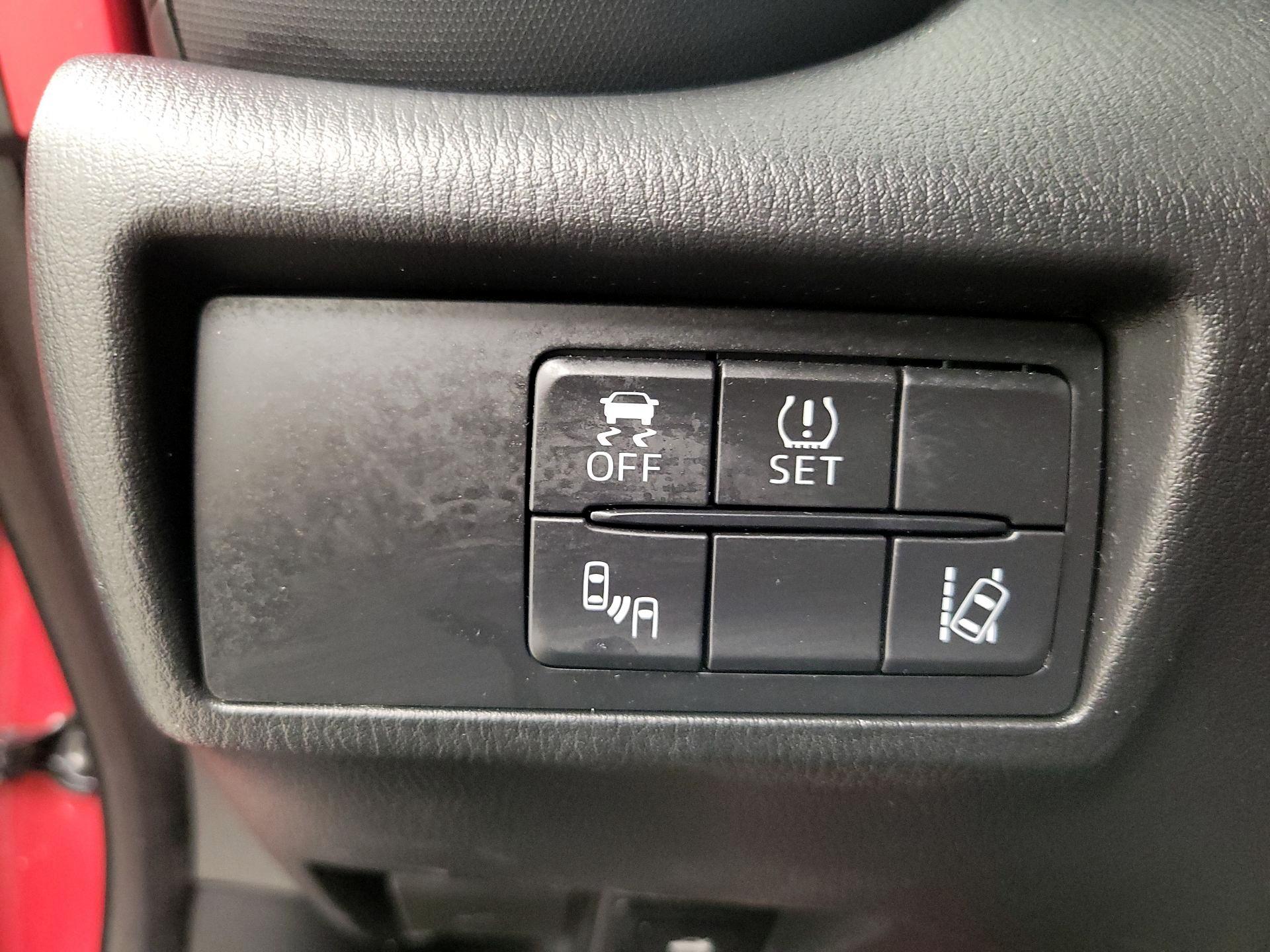 Thumbnail: 2017 Mazda MX-5 Miata - 13