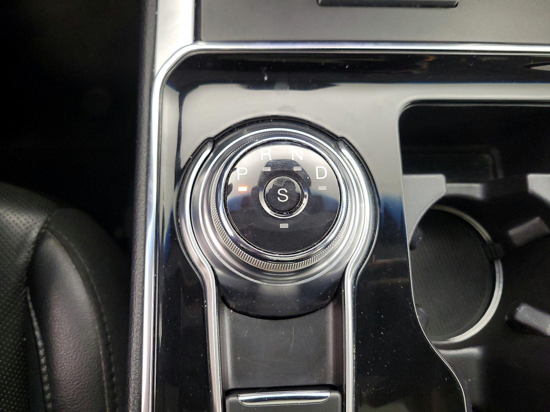 Thumbnail: 2019 Ford Edge - 18