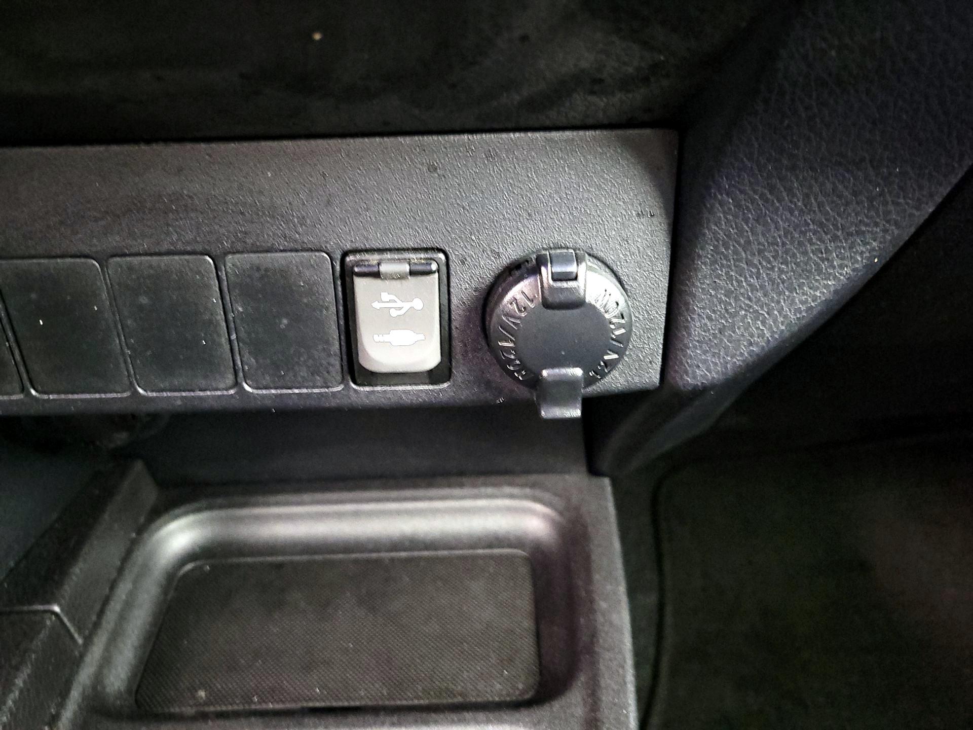 Thumbnail: 2016 Toyota RAV4 - 18