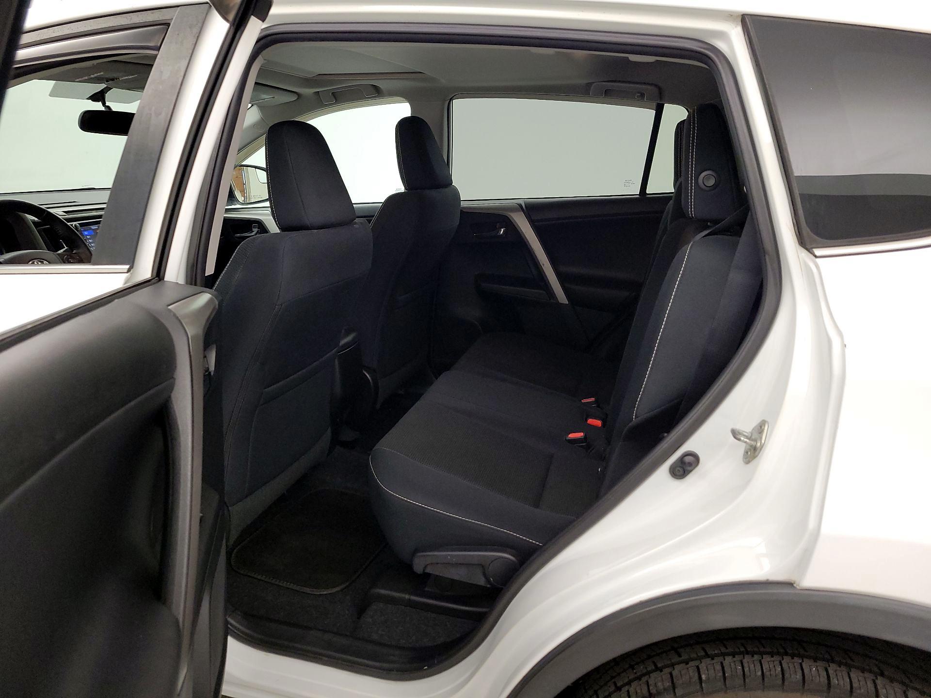 Thumbnail: 2016 Toyota RAV4 - 20