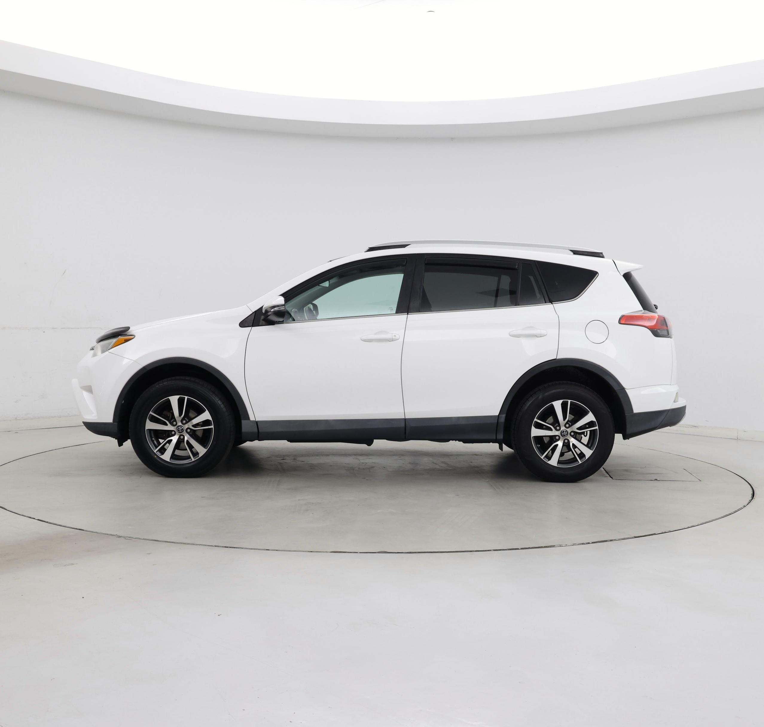 Thumbnail: 2016 Toyota RAV4 - 3