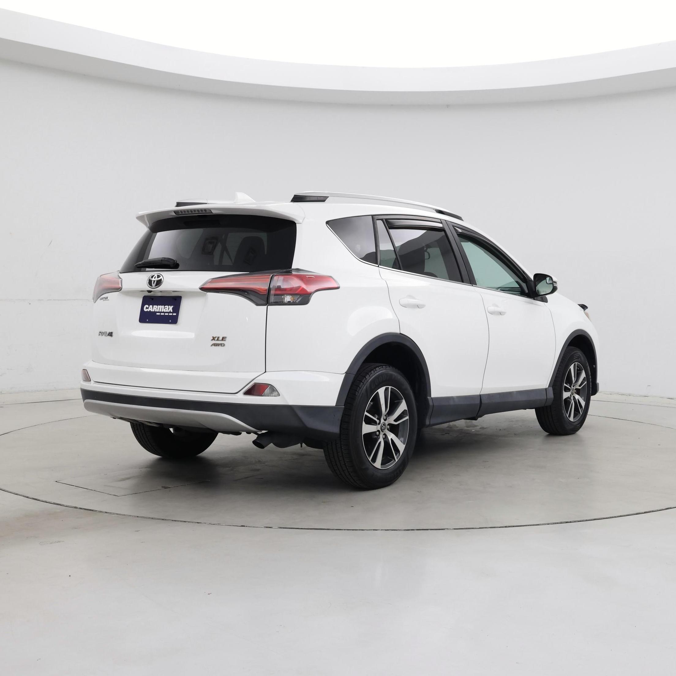 Thumbnail: 2016 Toyota RAV4 - 8