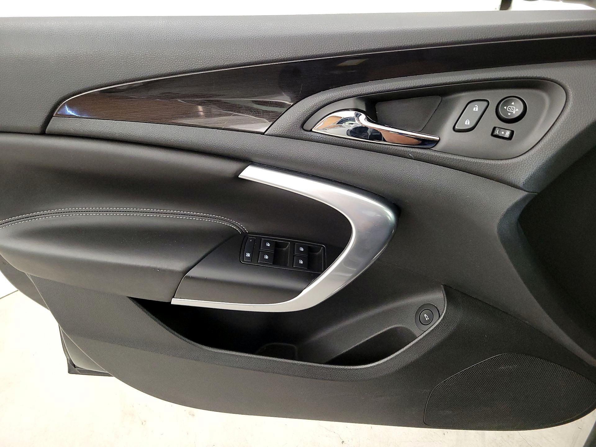 Thumbnail: 2015 Buick Regal - 12