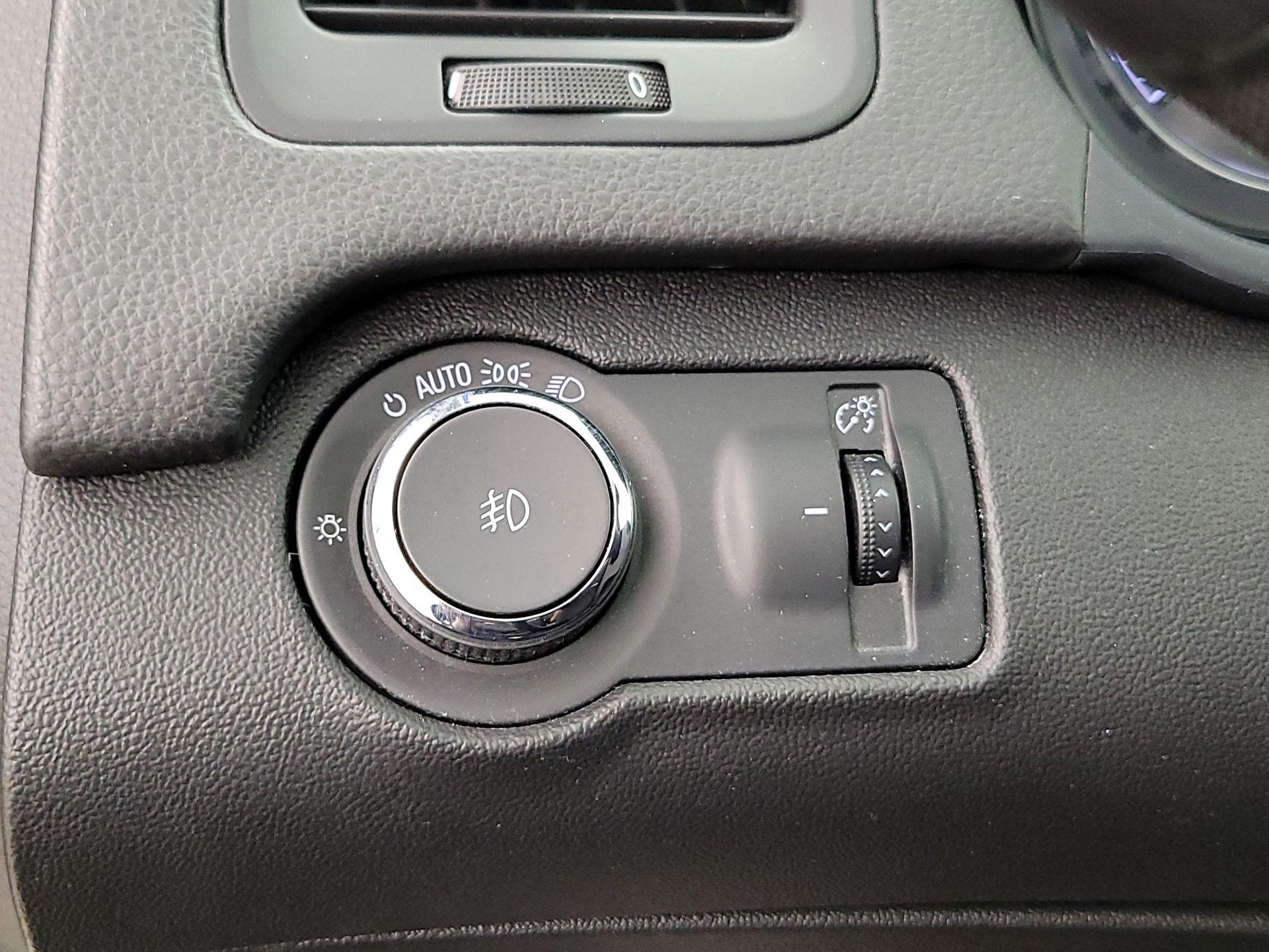 Thumbnail: 2015 Buick Regal - 13