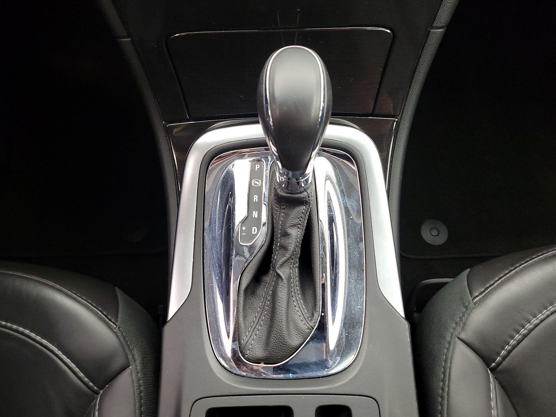 Thumbnail: 2015 Buick Regal - 17