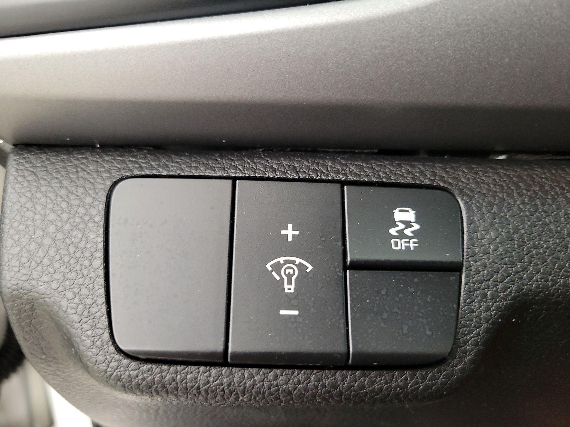 Thumbnail: 2020 Kia Rio - 13