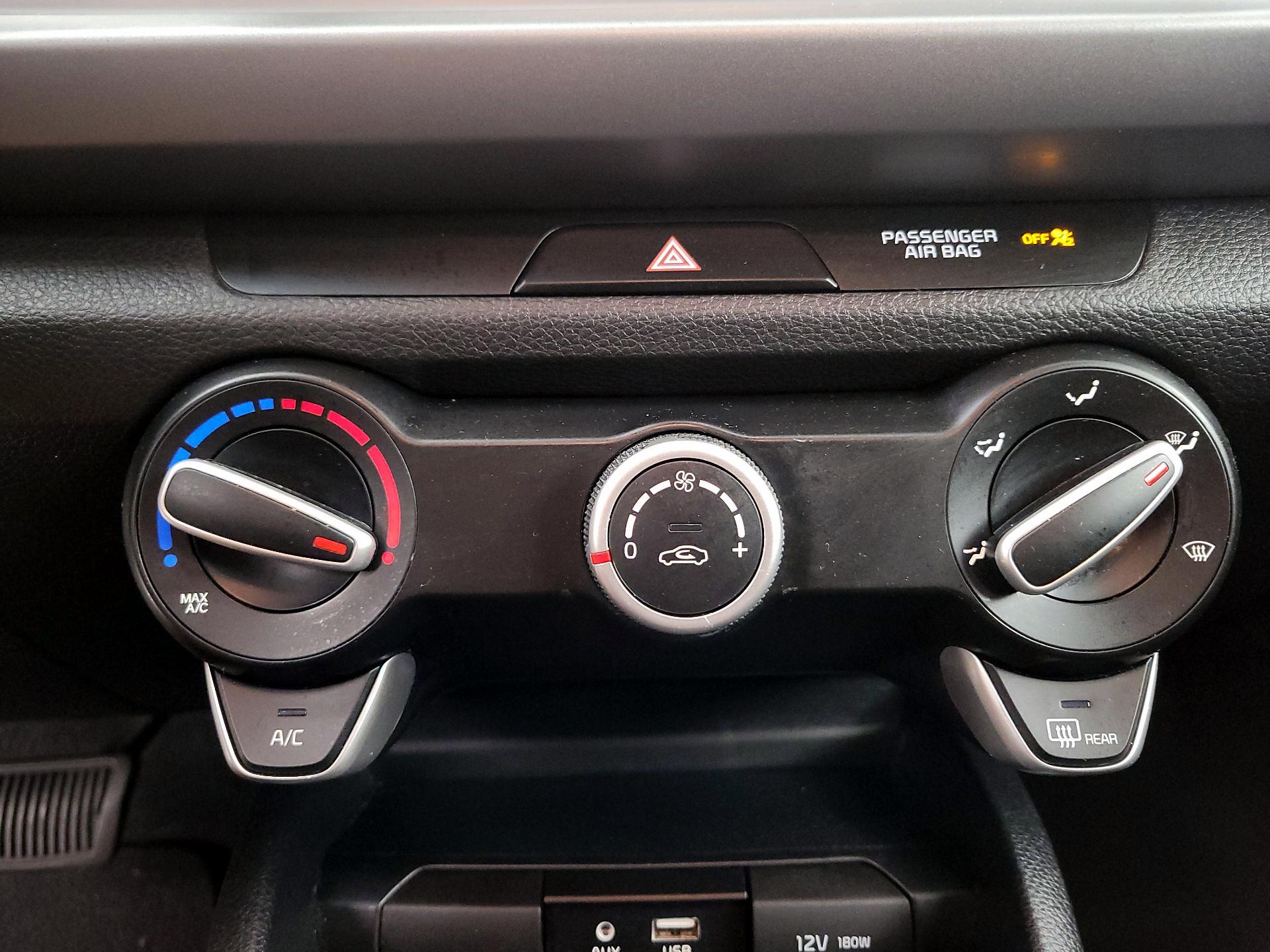 Thumbnail: 2020 Kia Rio - 16