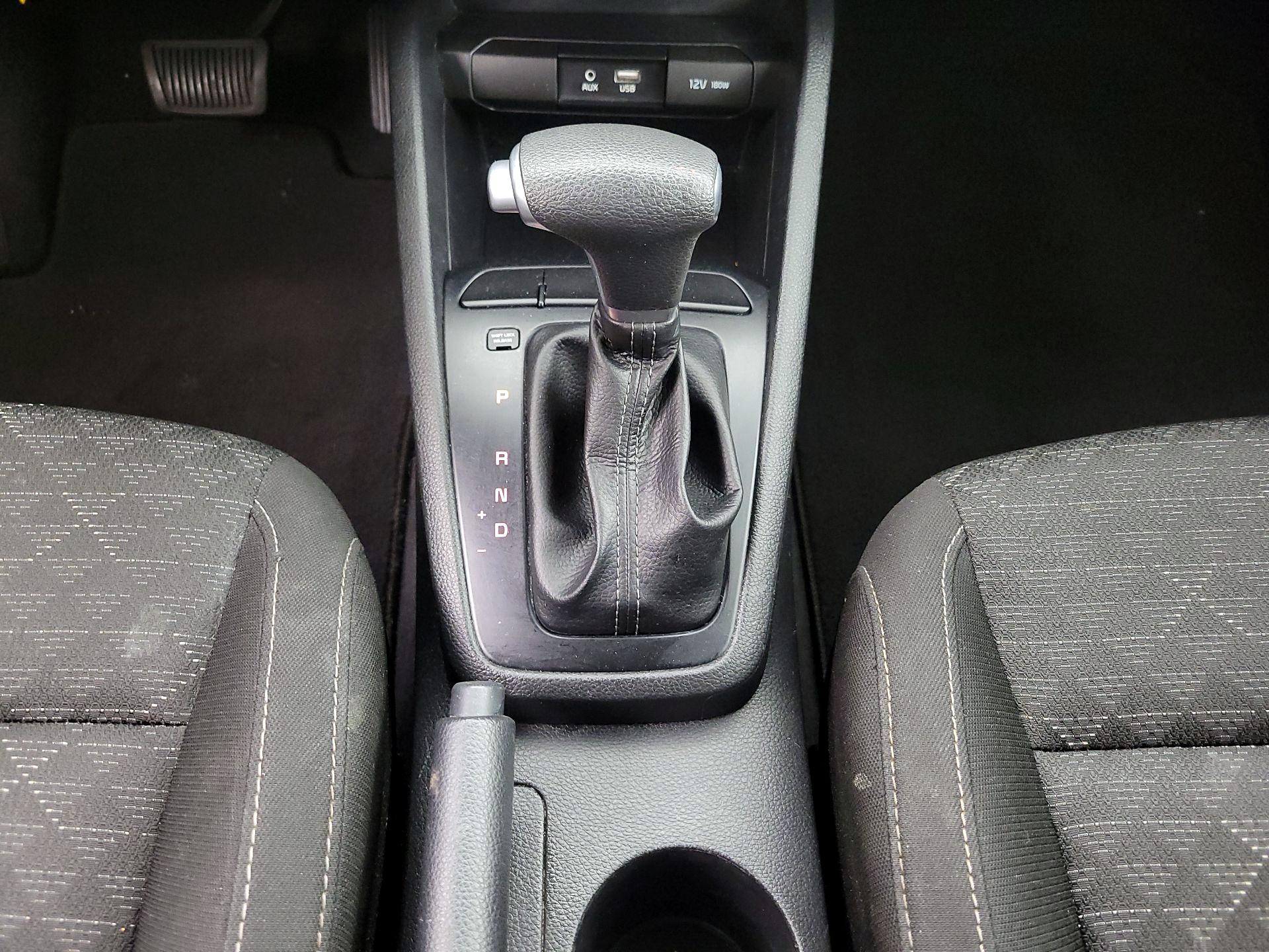 Thumbnail: 2020 Kia Rio - 17