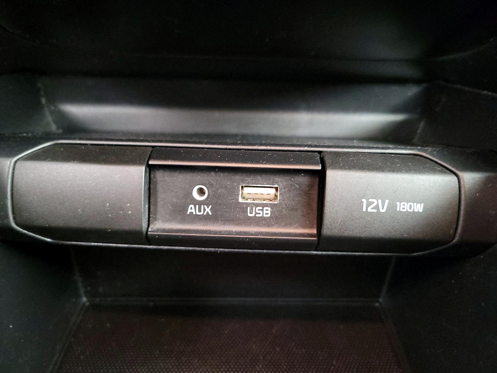 Thumbnail: 2020 Kia Rio - 18